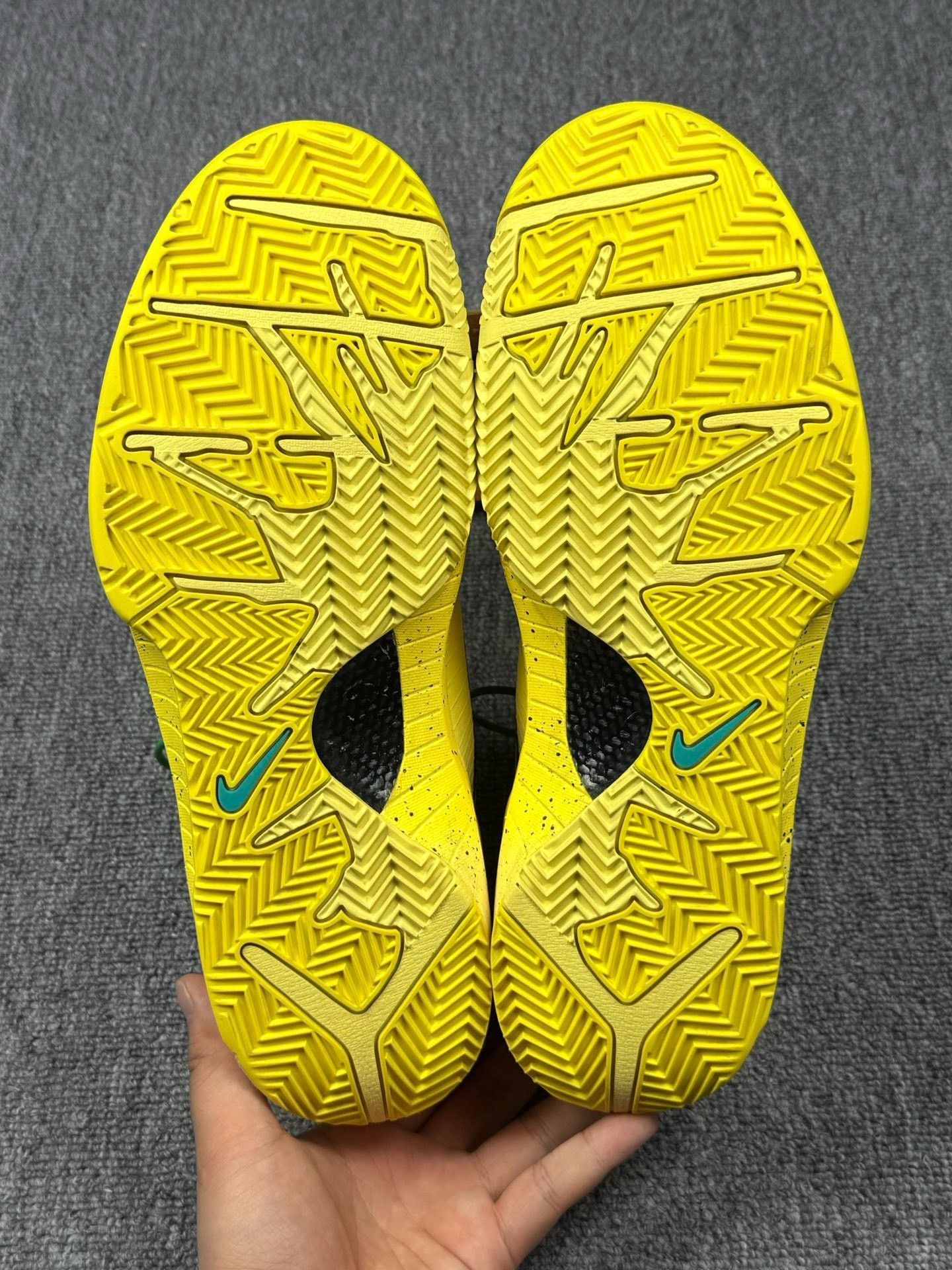 Nike Nike KOBE4 Yellow Lowtop Sneakers 12 Men Size US 12 / EU 45 - 6 Thumbnail