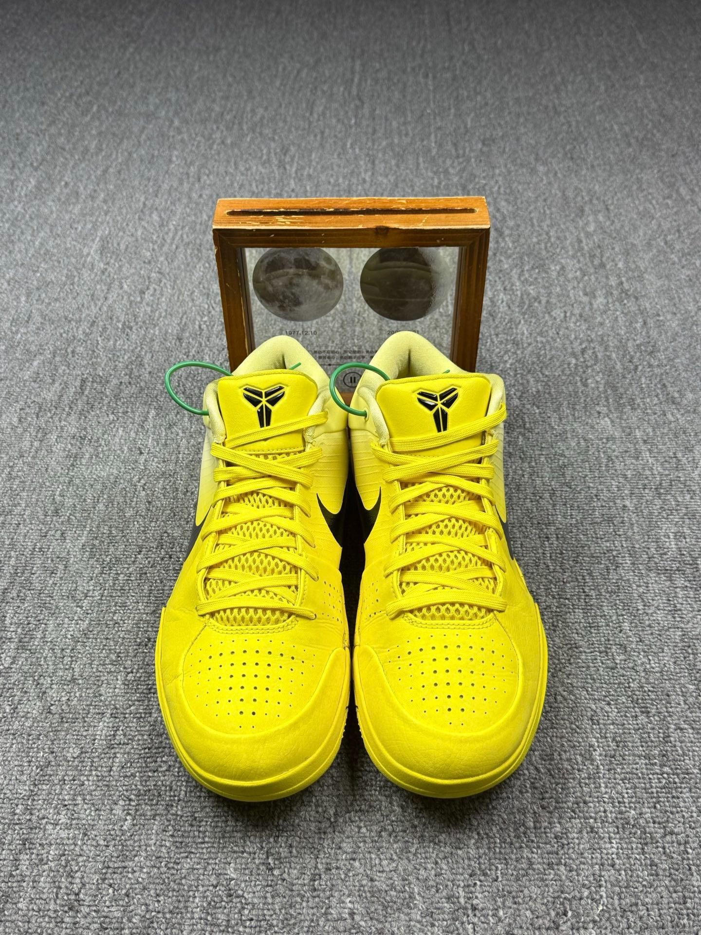 Nike Nike KOBE4 Yellow Lowtop Sneakers 12 Men Size US 12 / EU 45 - 4 Thumbnail