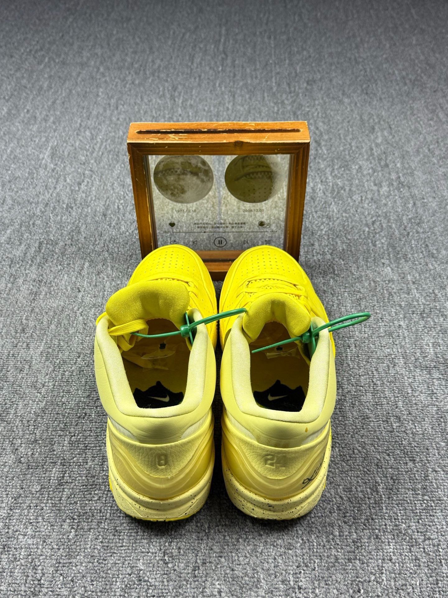 Nike Nike KOBE4 Yellow Lowtop Sneakers 12 Men Size US 12 / EU 45 - 5 Thumbnail