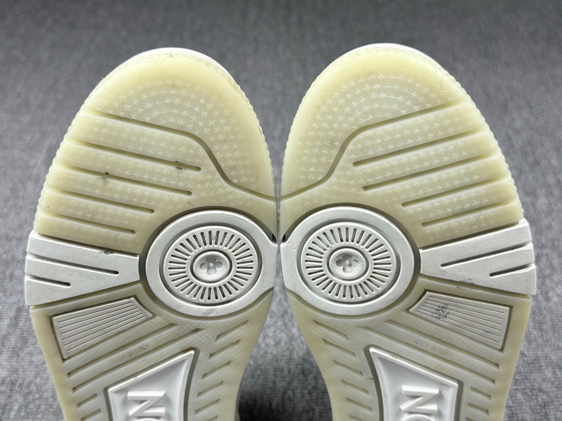 Louis Vuitton Louis Vuitton Training White Lowtop Sneakers 7 Men Size US 7 / EU 40 - 7 Thumbnail