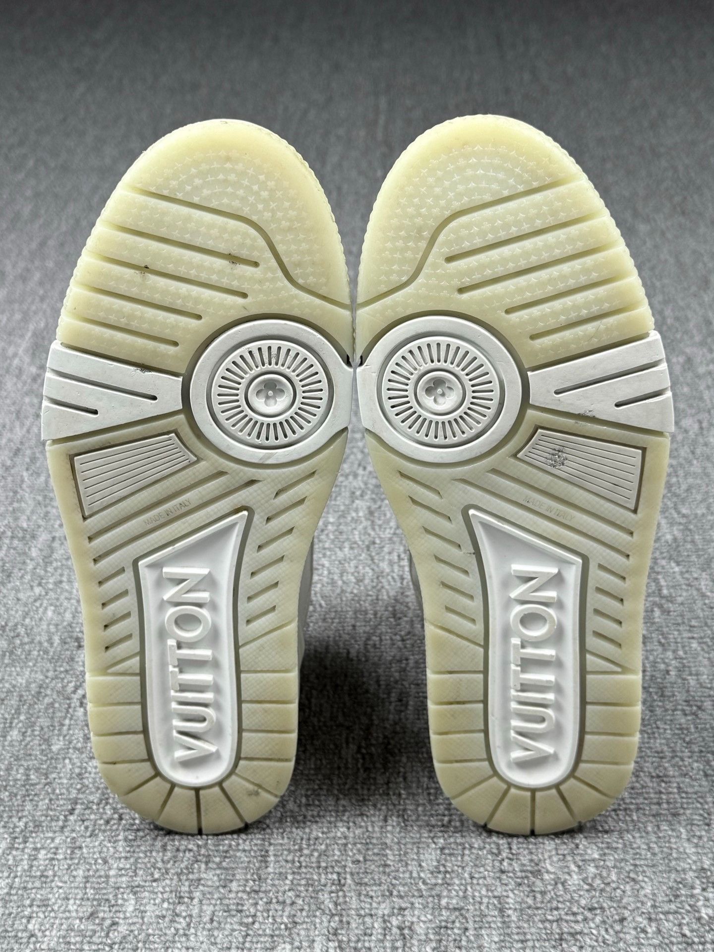Louis Vuitton Louis Vuitton Training White Lowtop Sneakers 7 Men Size US 7 / EU 40 - 6 Thumbnail