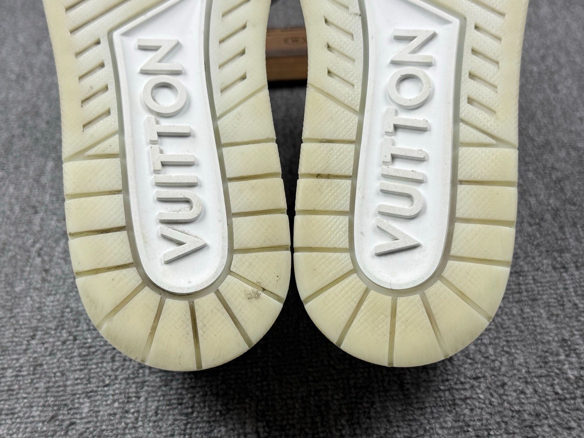 Louis Vuitton Louis Vuitton Training White Lowtop Sneakers 7 Men Size US 7 / EU 40 - 8 Thumbnail