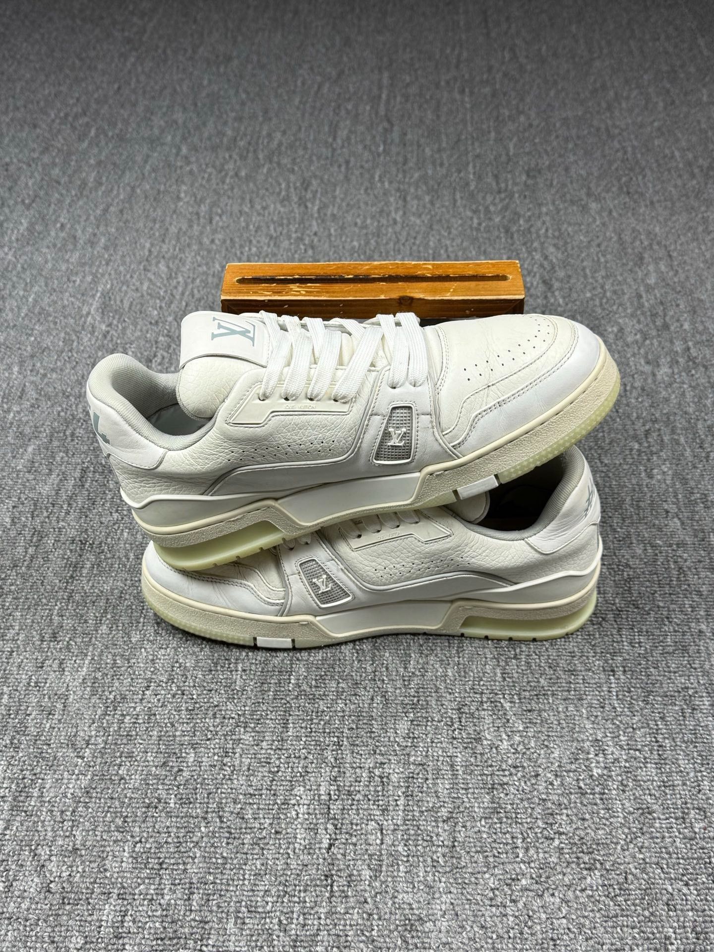 Louis Vuitton Louis Vuitton Training White Lowtop Sneakers 7 Men Size US 7 / EU 40 - 3 Thumbnail