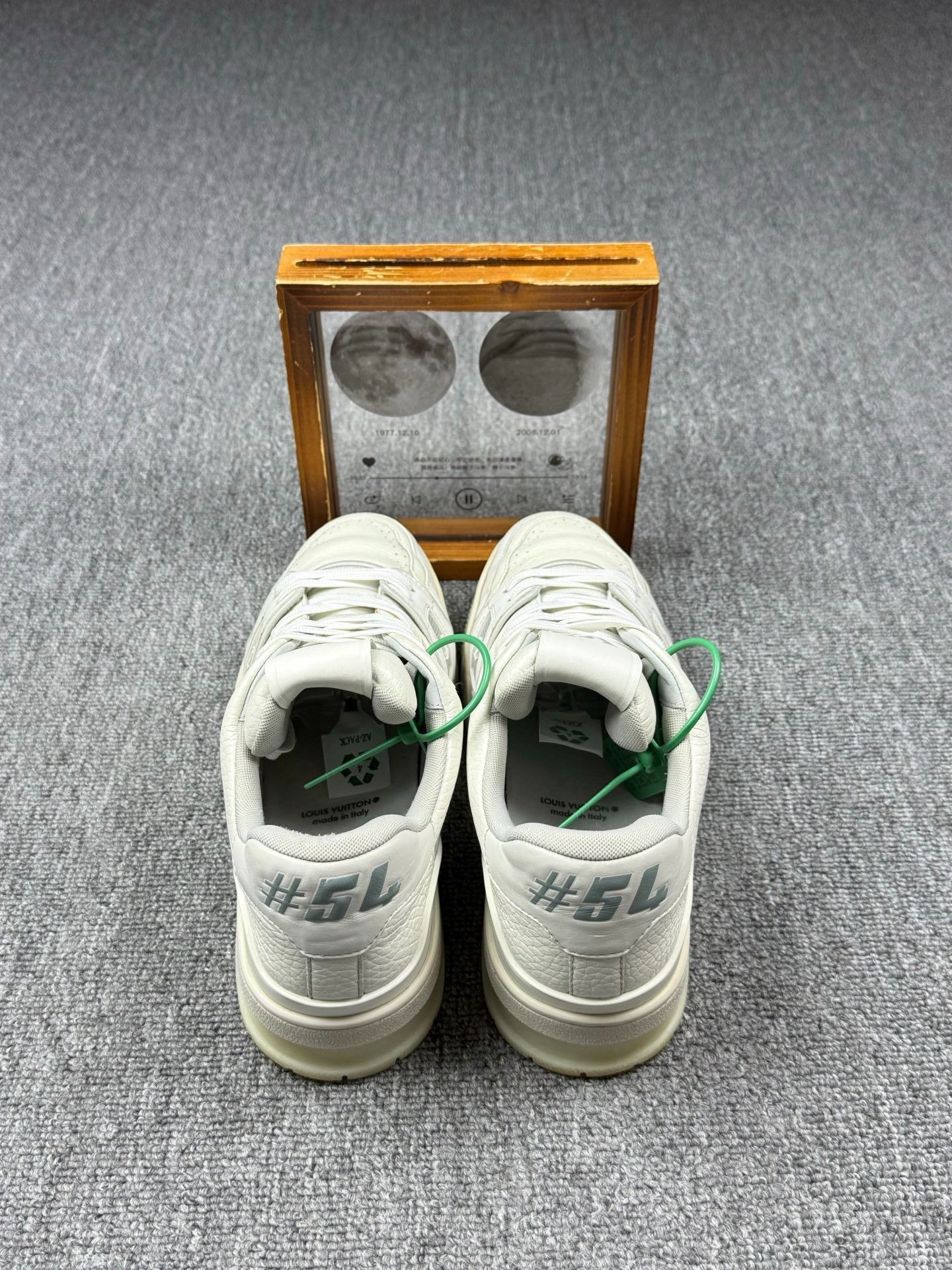 Louis Vuitton Louis Vuitton Training White Lowtop Sneakers 9 Men Size US 9 / EU 42 - 5 Thumbnail