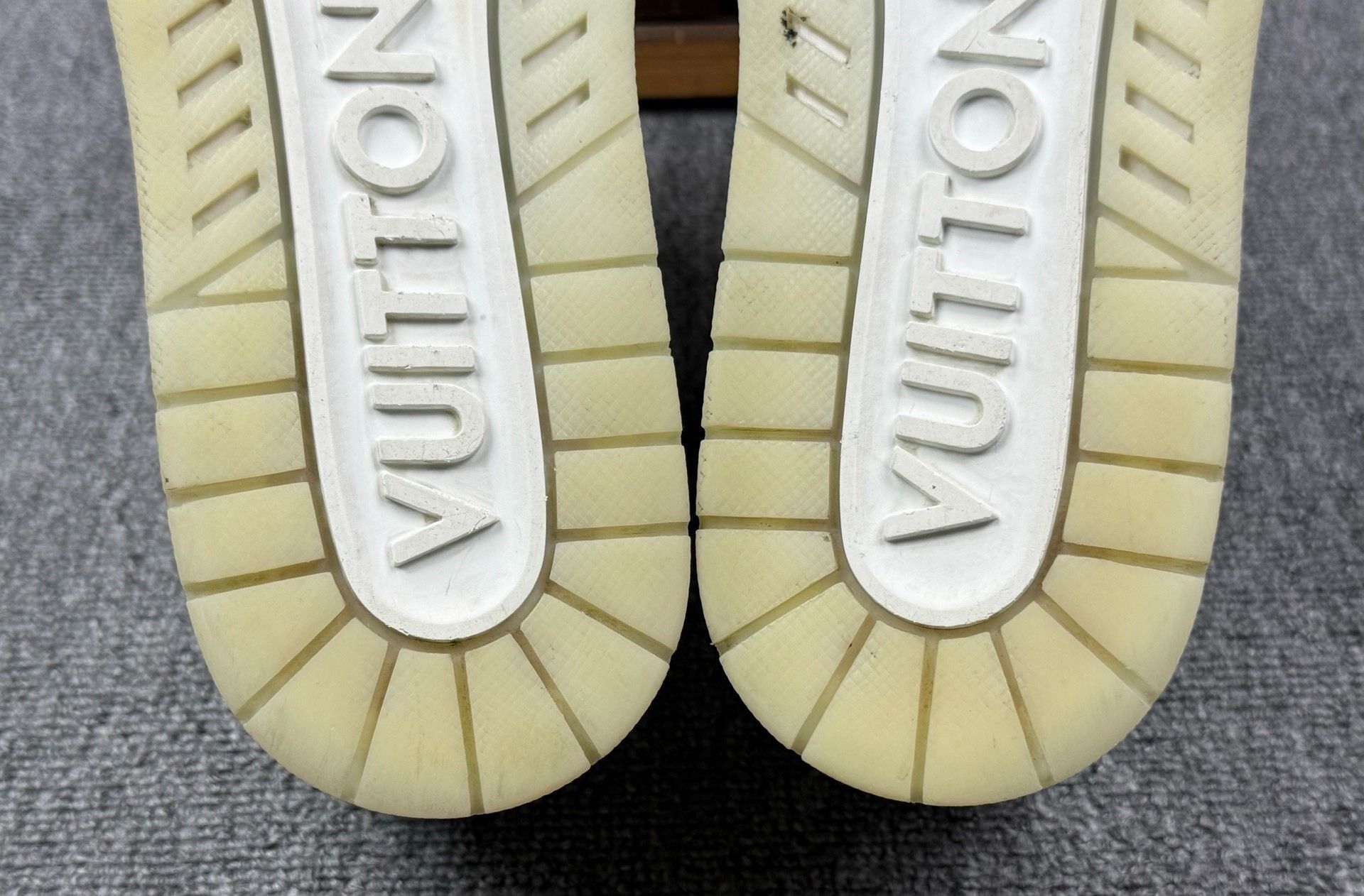 Louis Vuitton Louis Vuitton Training White Lowtop Sneakers 9 Men Size US 9 / EU 42 - 8 Thumbnail