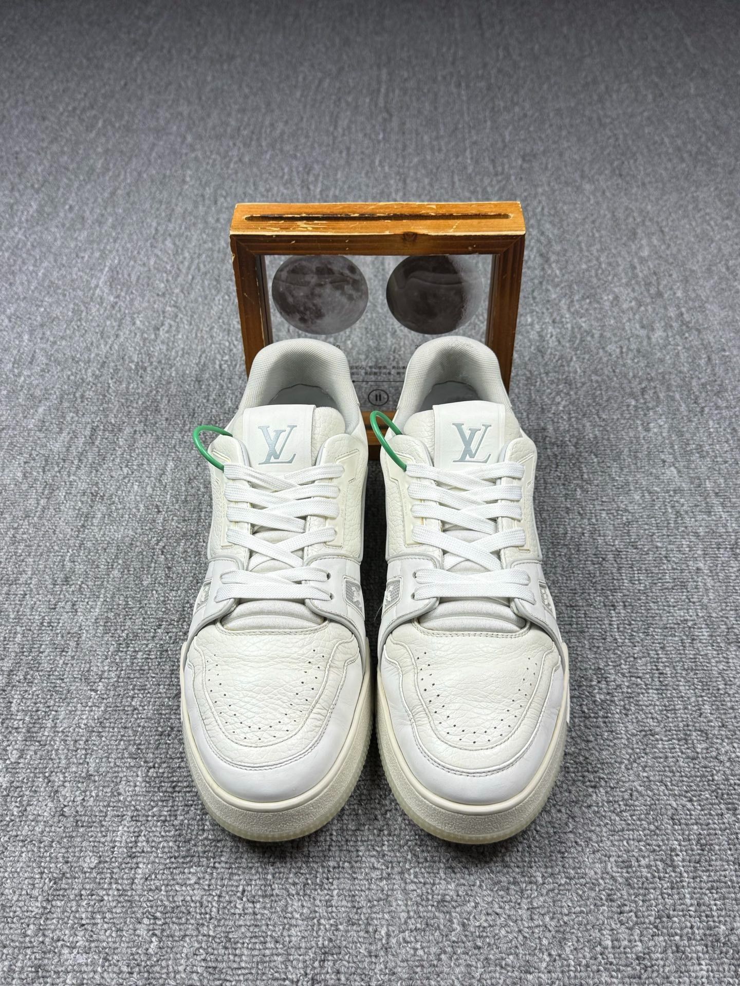 Louis Vuitton Louis Vuitton Training White Lowtop Sneakers 9 Men Size US 9 / EU 42 - 4 Thumbnail