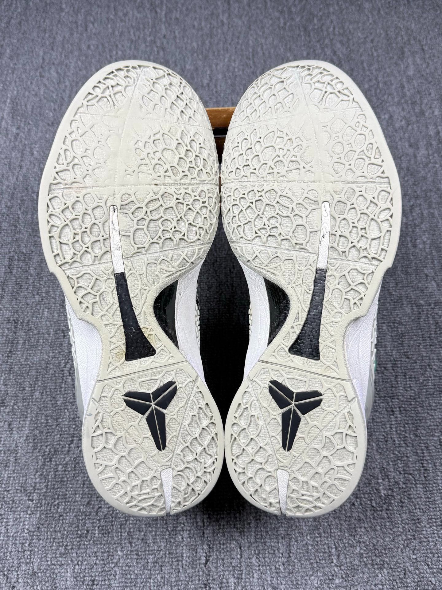 Nike Nike KOBE6 White Lowtop Sneakers 13 Men Size US 13 / EU 46 - 6 Thumbnail