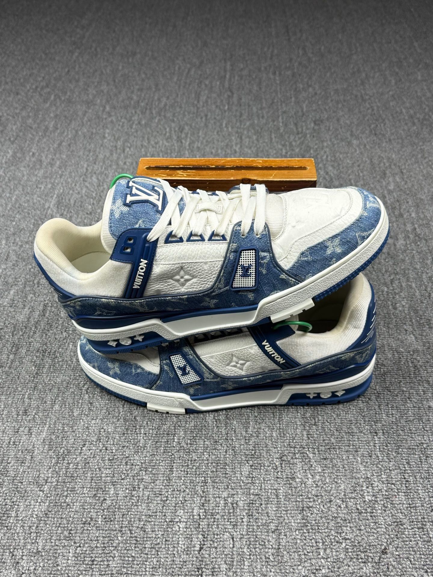 Louis Vuitton Louis Vuitton Training Blue Lowtop Sneakers 9 Men Size US 9 / EU 42 - 2 Thumbnail
