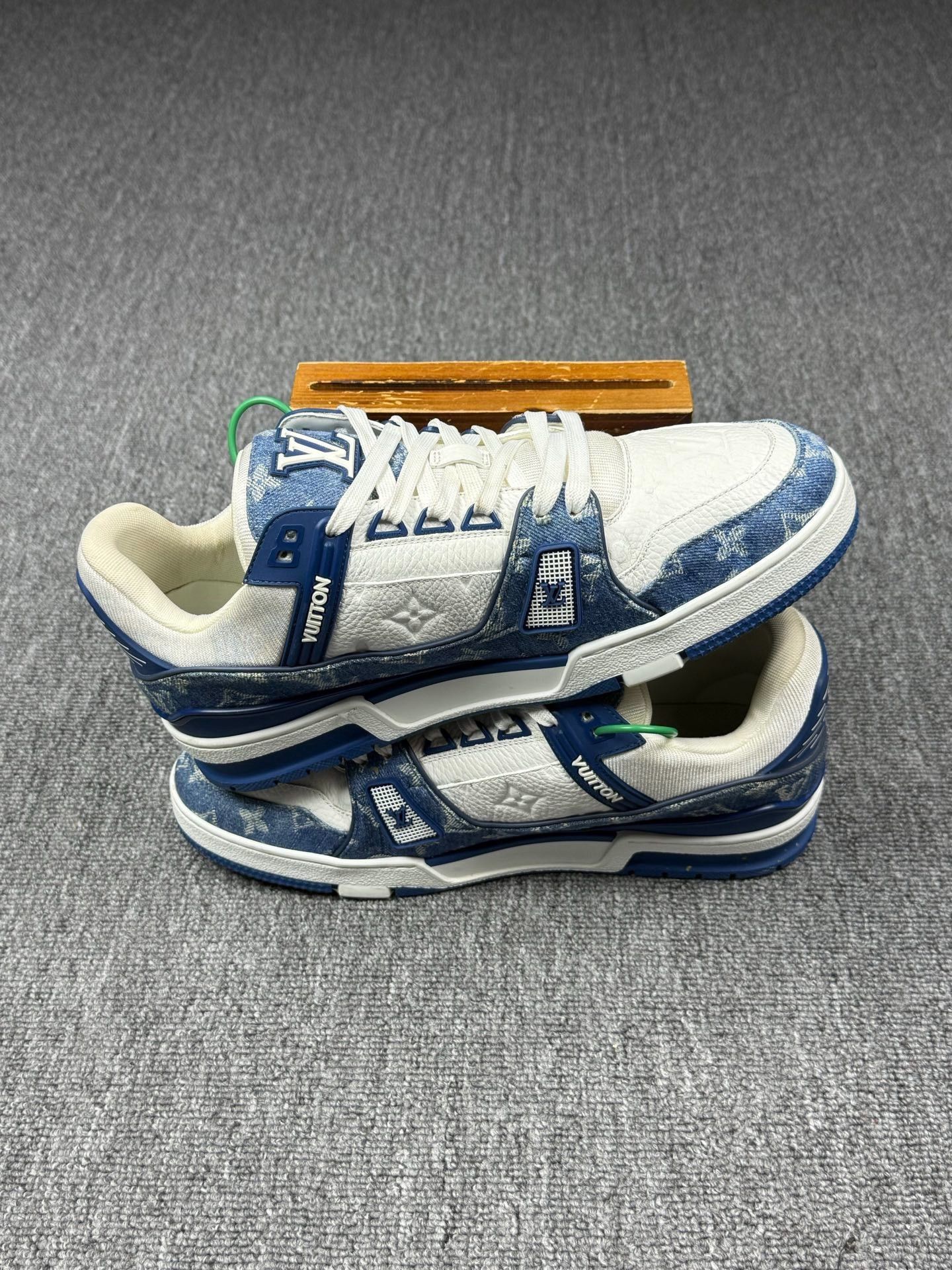 Louis Vuitton Louis Vuitton Training Blue Lowtop Sneakers 9 Men Size US 9 / EU 42 - 3 Thumbnail