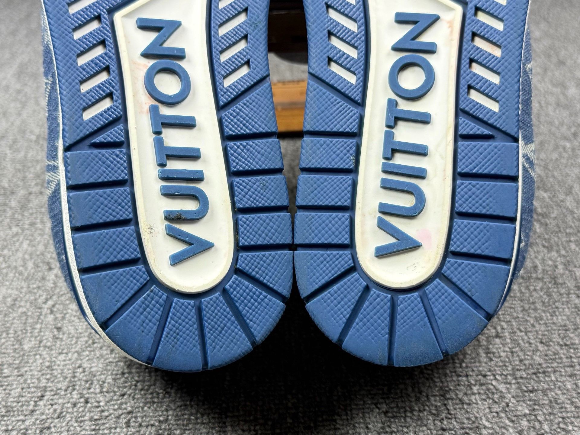 Louis Vuitton Louis Vuitton Training Blue Lowtop Sneakers 9 Men Size US 9 / EU 42 - 8 Thumbnail