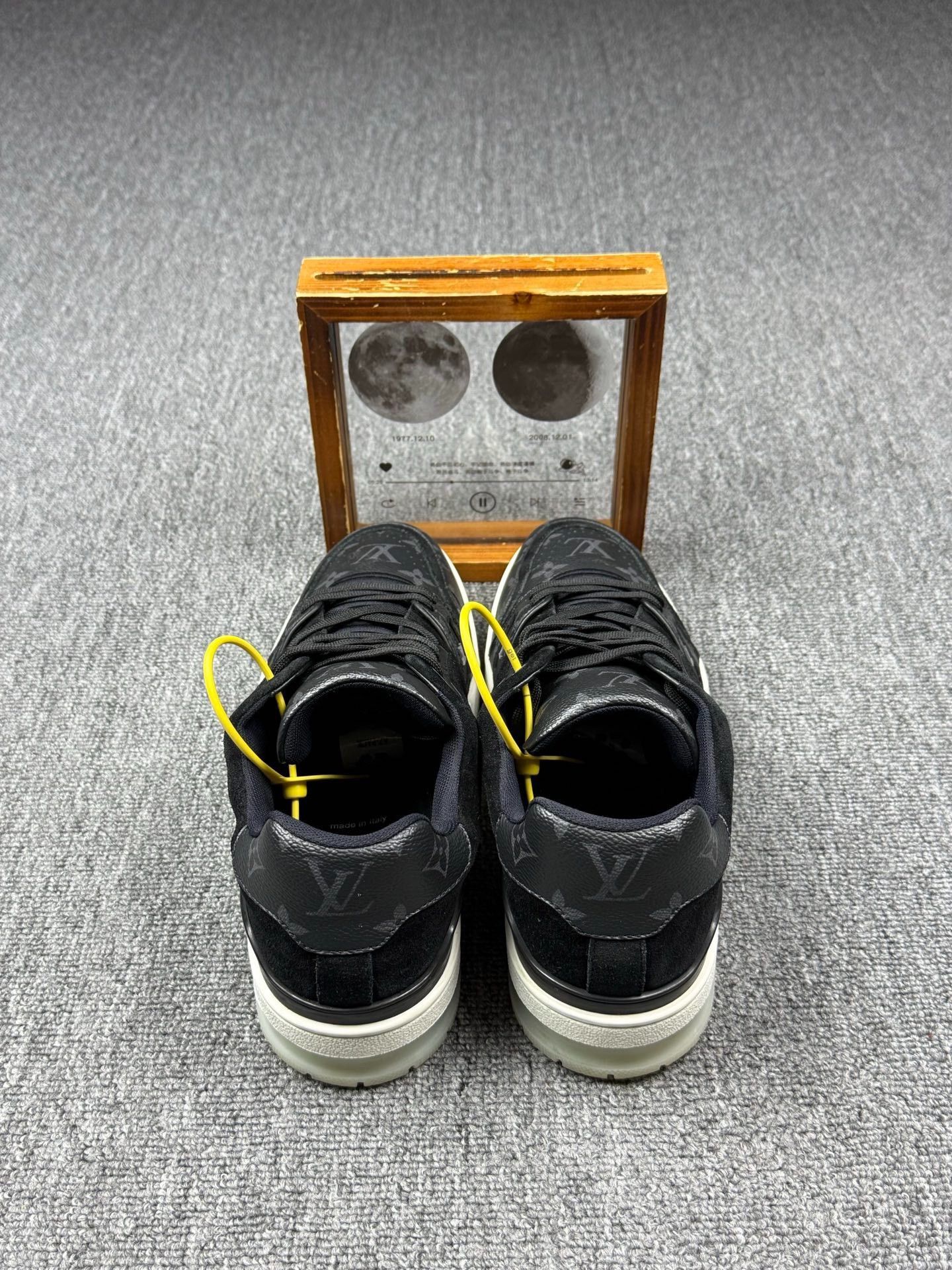 Louis Vuitton Louis Vuitton Training Black Lowtop Sneakers 10 Men Size US 10 / EU 43 - 5 Thumbnail