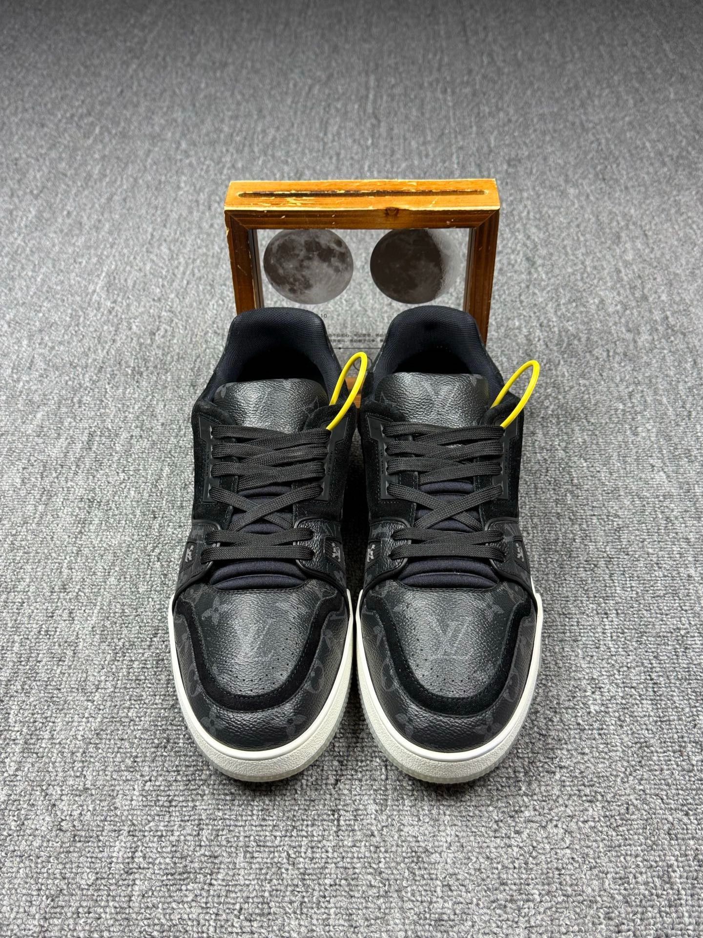 Louis Vuitton Louis Vuitton Training Black Lowtop Sneakers 10 Men Size US 10 / EU 43 - 4 Thumbnail
