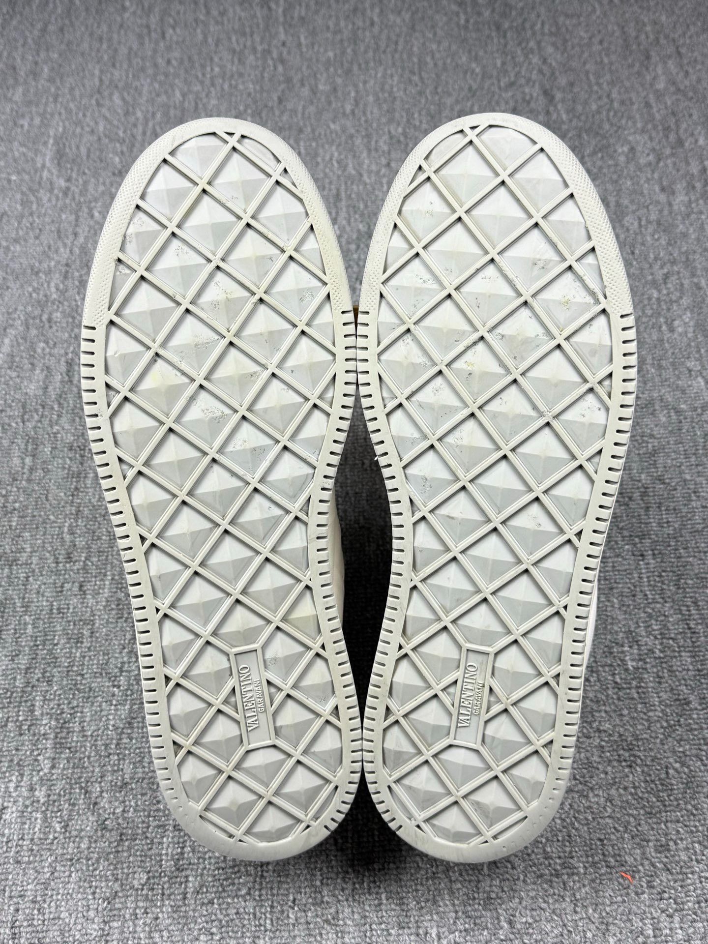 Valentino Valentino White Lowtop Sneakers 11 Men Size US 11 / EU 44 - 6 Thumbnail
