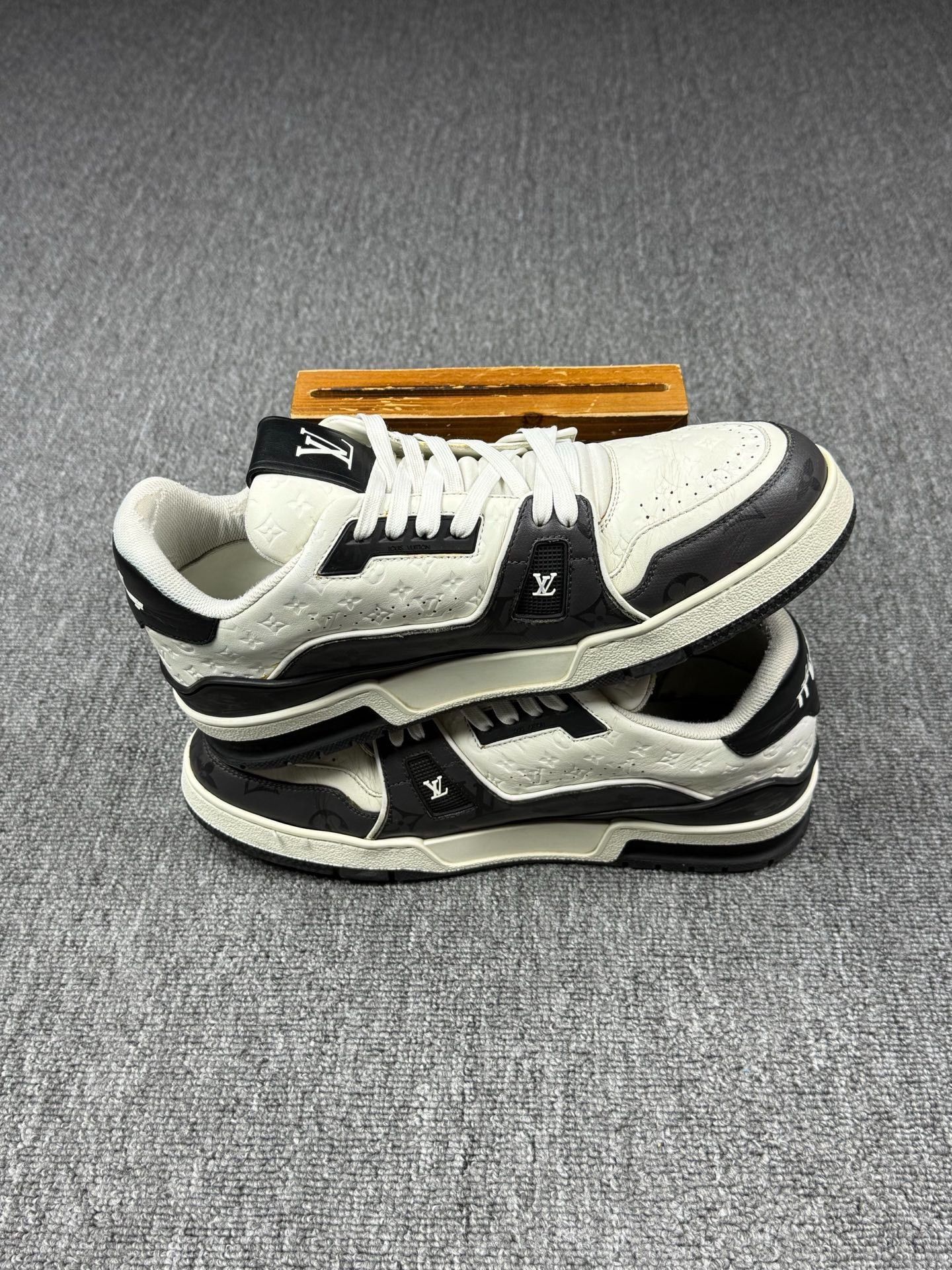 Louis Vuitton Louis Vuitton Training Black Lowtop Sneakers 9 Men Size US 9 / EU 42 - 3 Thumbnail