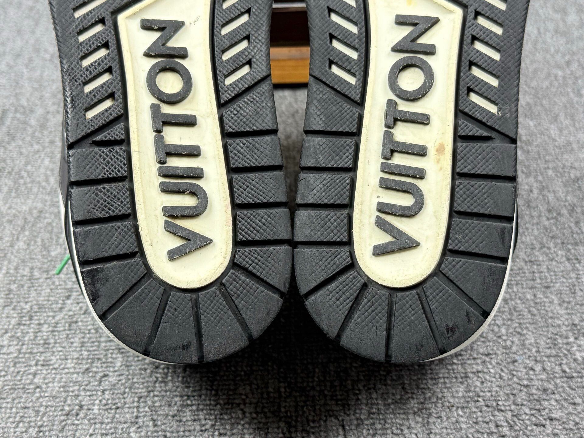 Louis Vuitton Louis Vuitton Training Black Lowtop Sneakers 9 Men Size US 9 / EU 42 - 8 Thumbnail