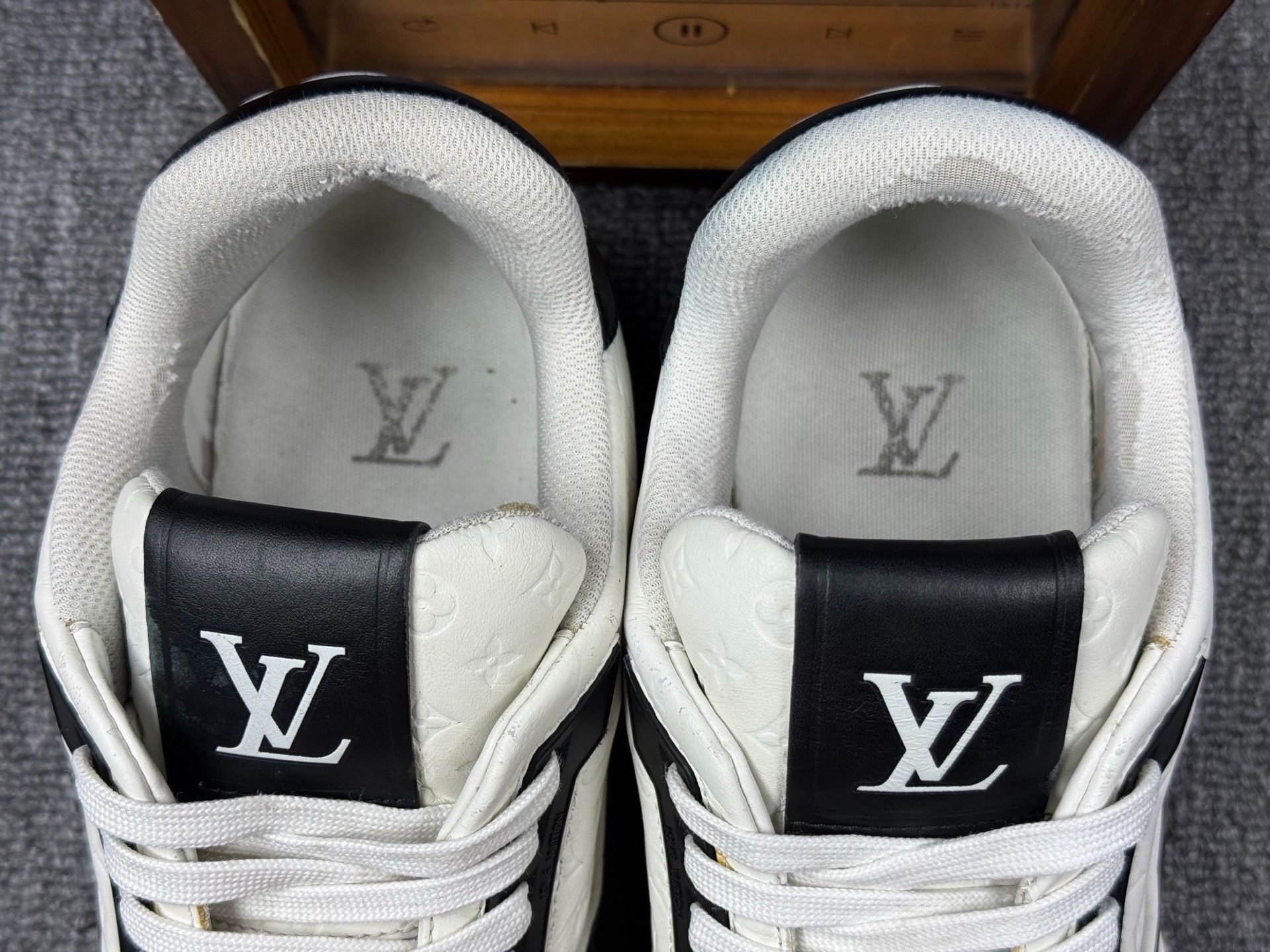 Louis Vuitton Louis Vuitton Training Black Lowtop Sneakers 9 Men Size US 9 / EU 42 - 9 Thumbnail