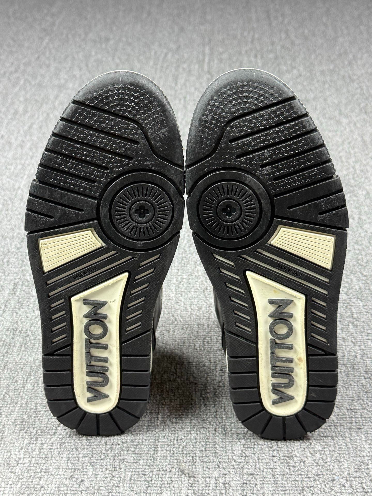 Louis Vuitton Louis Vuitton Training Black Lowtop Sneakers 9 Men Size US 9 / EU 42 - 6 Thumbnail