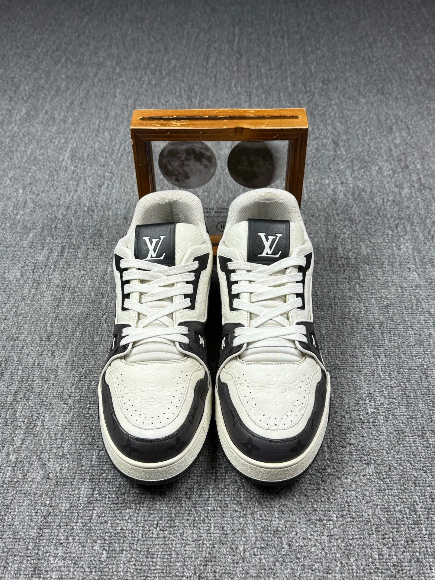 Louis Vuitton Louis Vuitton Training Black Lowtop Sneakers 9 Men Size US 9 / EU 42 - 4 Thumbnail