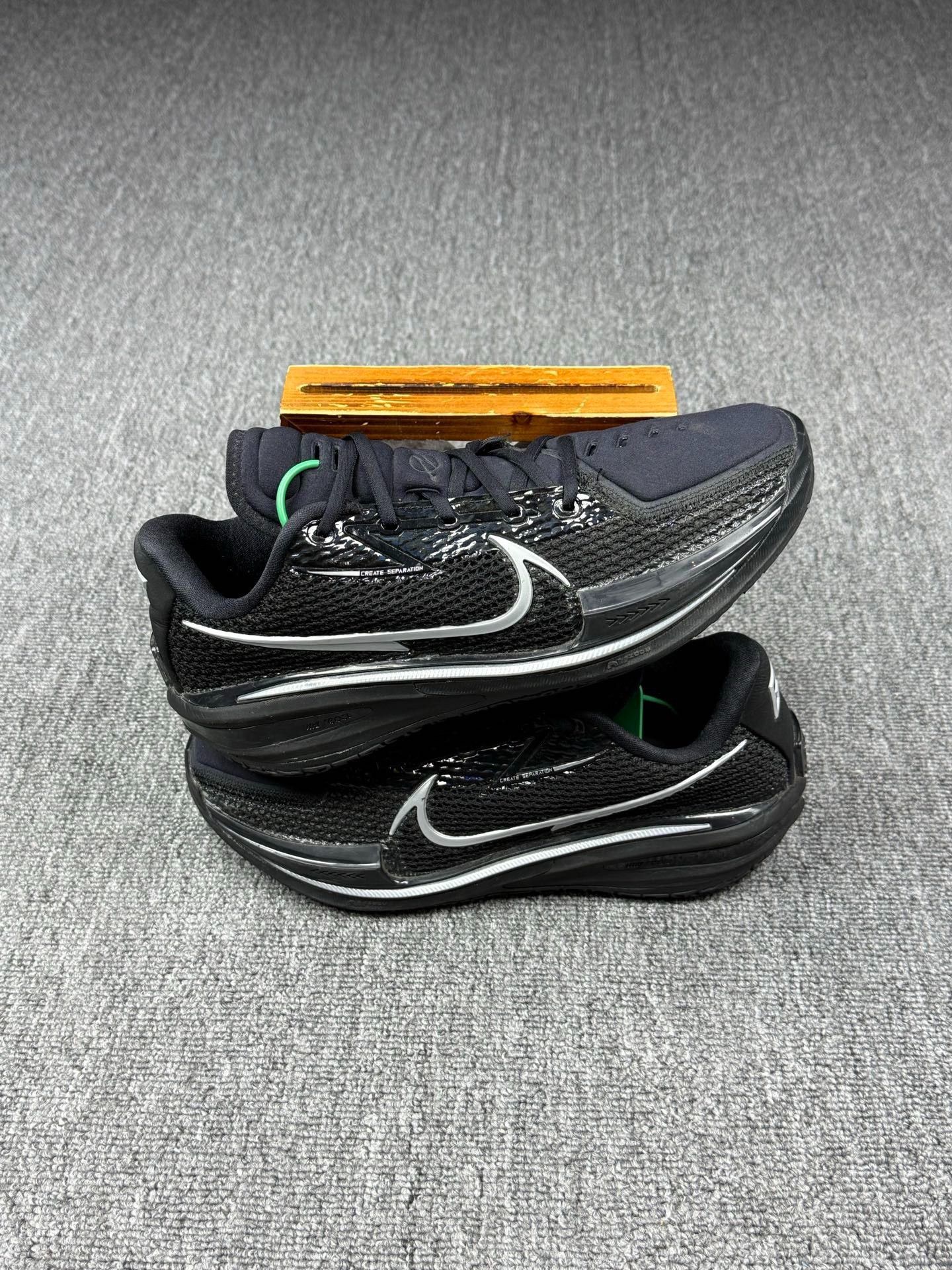 Nike Nike Black Lowtop Sneakers 9 Men Size US 9 / EU 42 - 2 Thumbnail