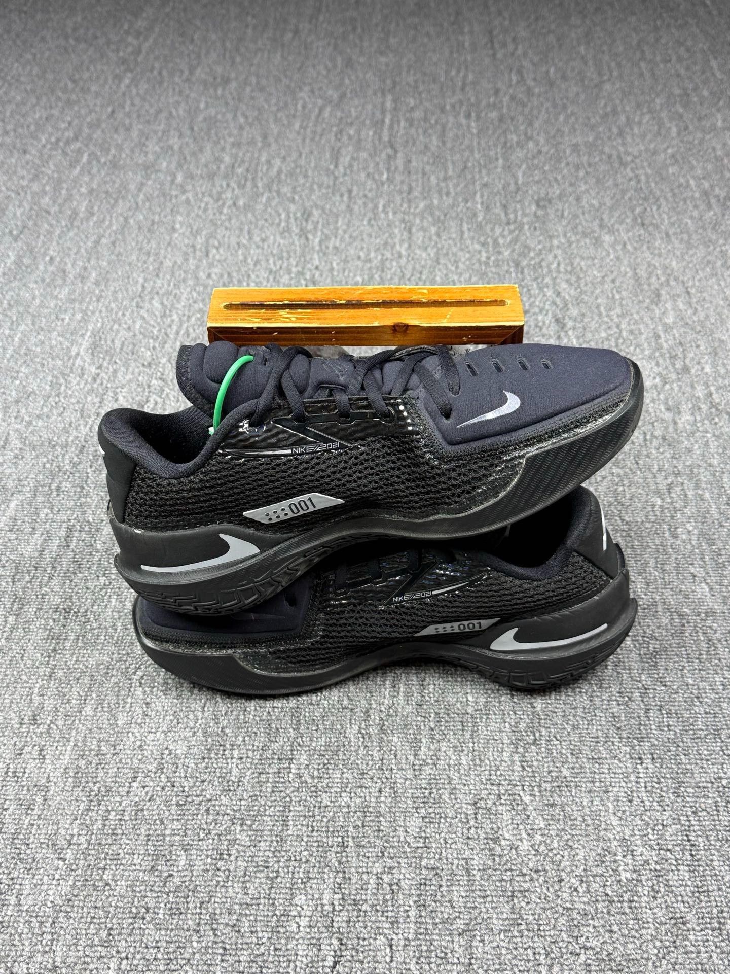 Nike Nike Black Lowtop Sneakers 9 Men Size US 9 / EU 42 - 3 Thumbnail