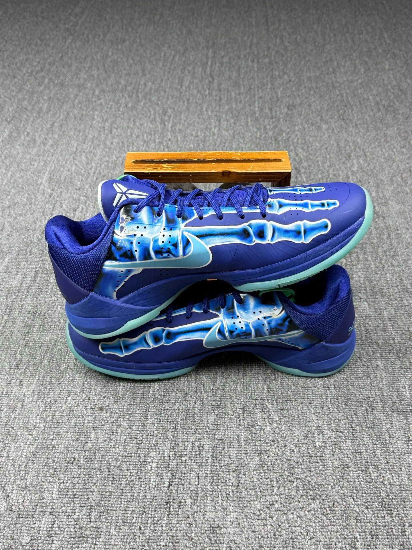 Nike Nike KOBE5 Blue Lowtop Sneakers 12 Men Size US 12 / EU 45 - 3 Thumbnail