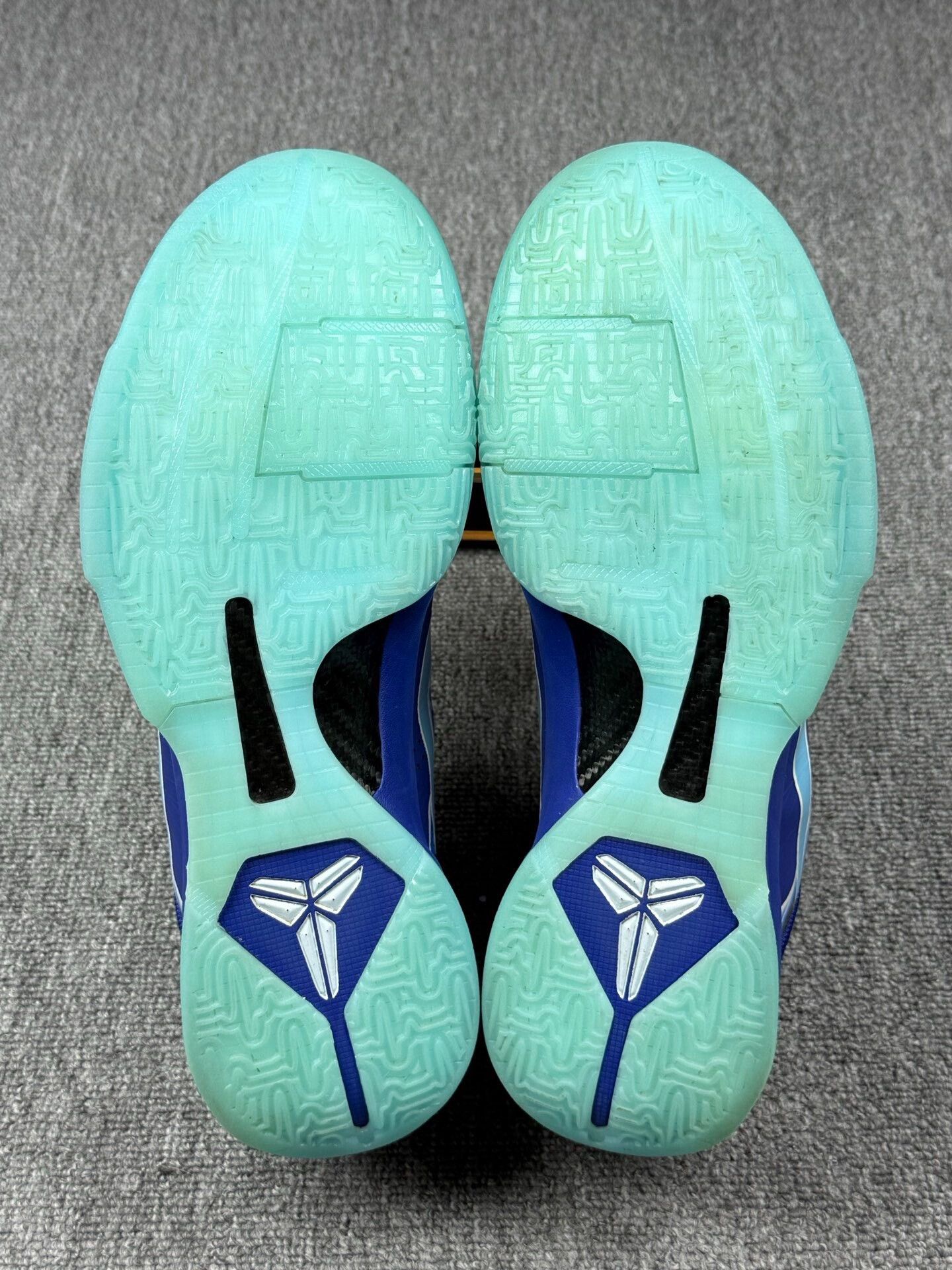 Nike Nike KOBE5 Blue Lowtop Sneakers 12 Men Size US 12 / EU 45 - 6 Thumbnail