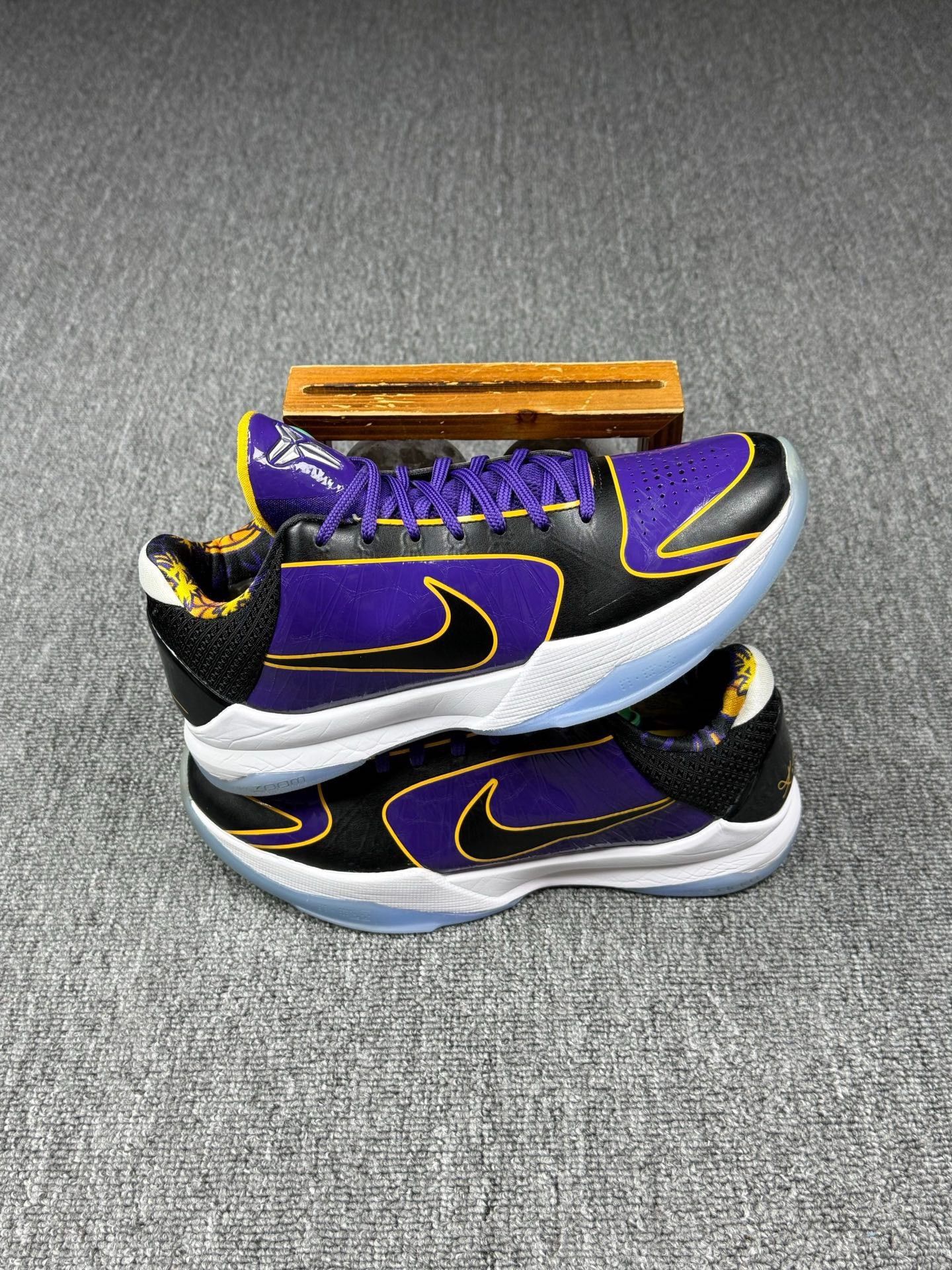 Nike Nike KOBE5 Purple Lowtop Sneakers 8 Men Size US 8 / EU 41 - 2 Thumbnail