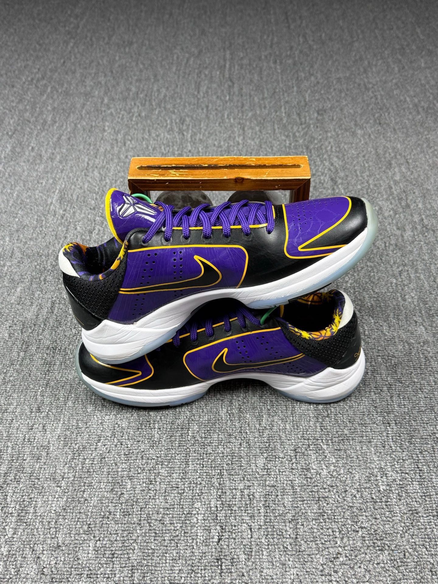 Nike Nike KOBE5 Purple Lowtop Sneakers 8 Men Size US 8 / EU 41 - 3 Thumbnail