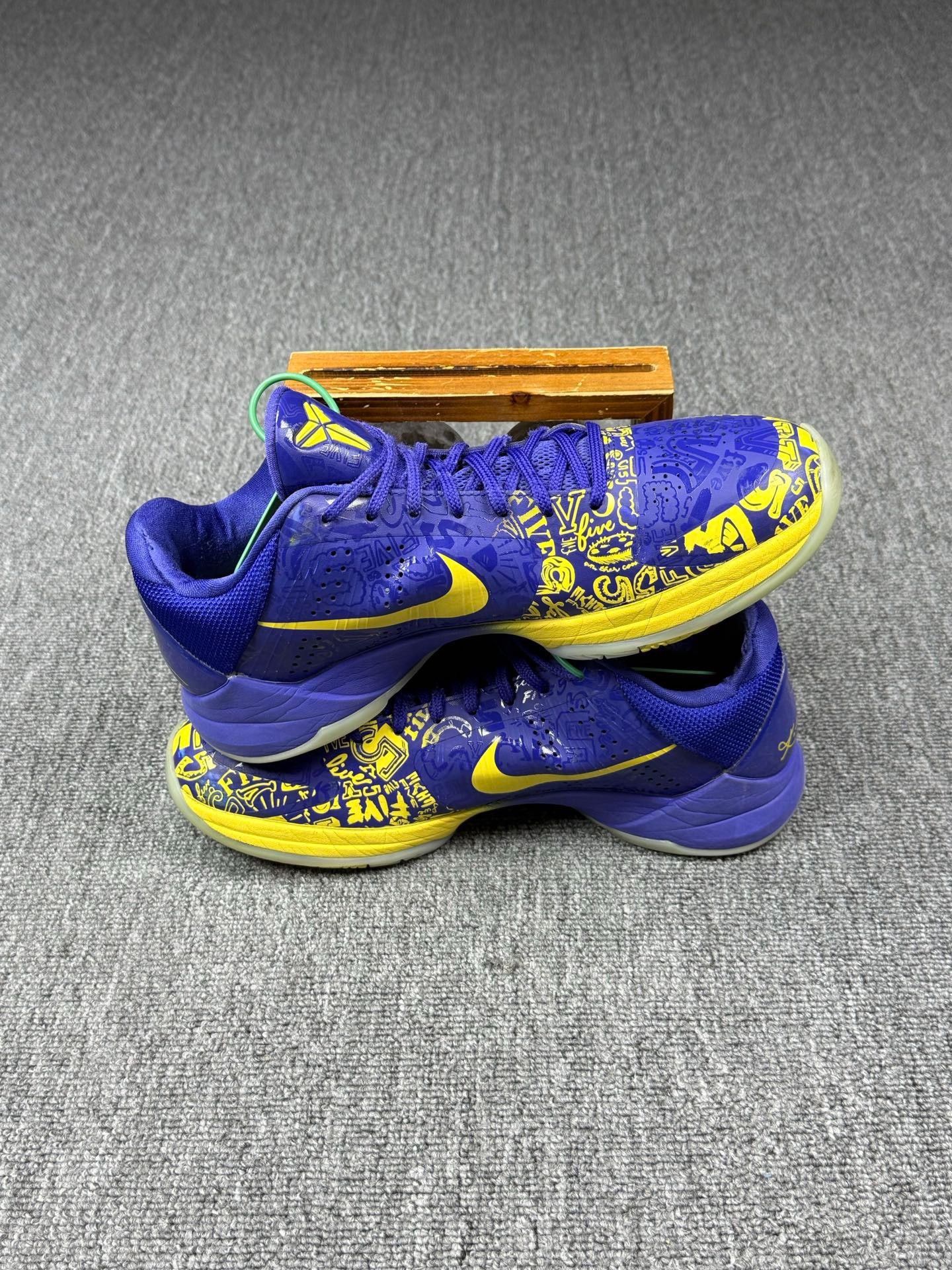 Nike Nike KOBE5 Yellow Lowtop Sneakers 10 Men Size US 10 / EU 43 - 3 Thumbnail