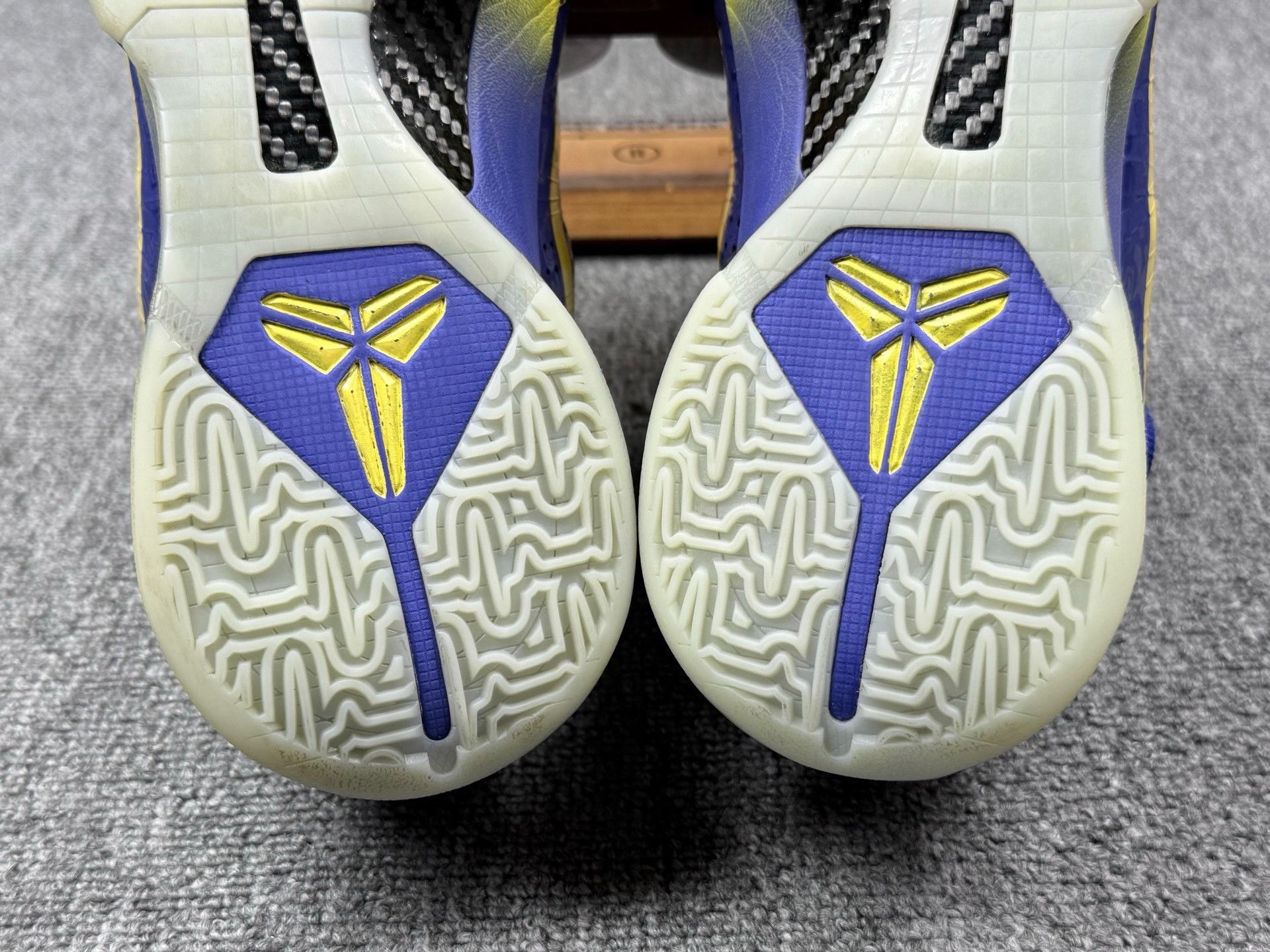 Nike Nike KOBE5 Yellow Lowtop Sneakers 10 Men Size US 10 / EU 43 - 8 Thumbnail