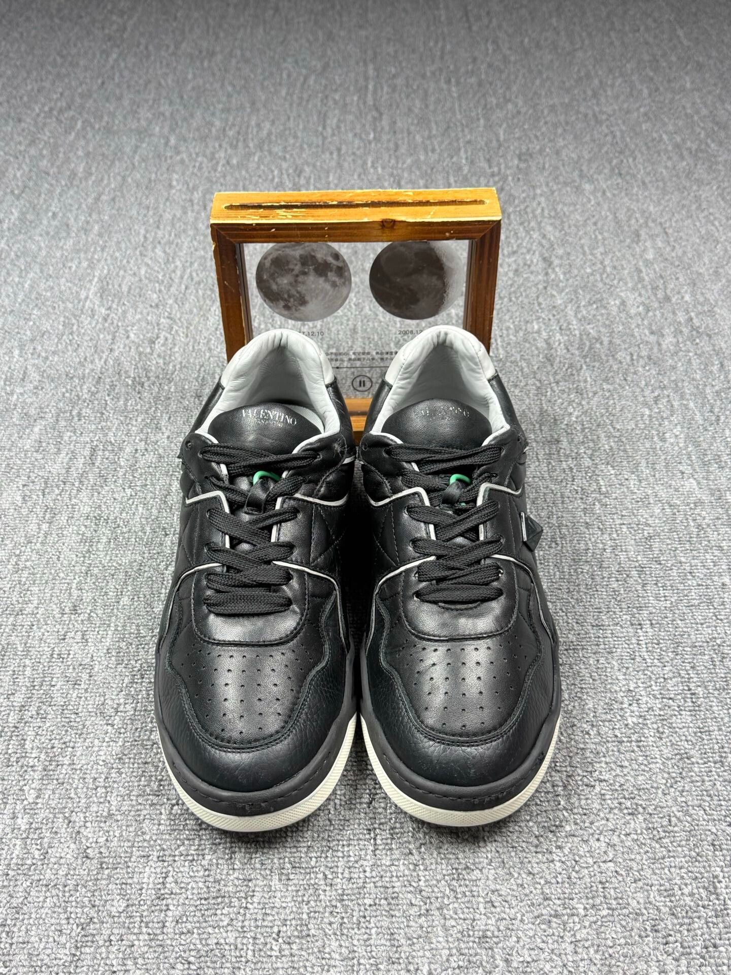 Valentino Valentino Black Lowtop Sneakers 9 Men Size US 9 / EU 42 - 4 Thumbnail