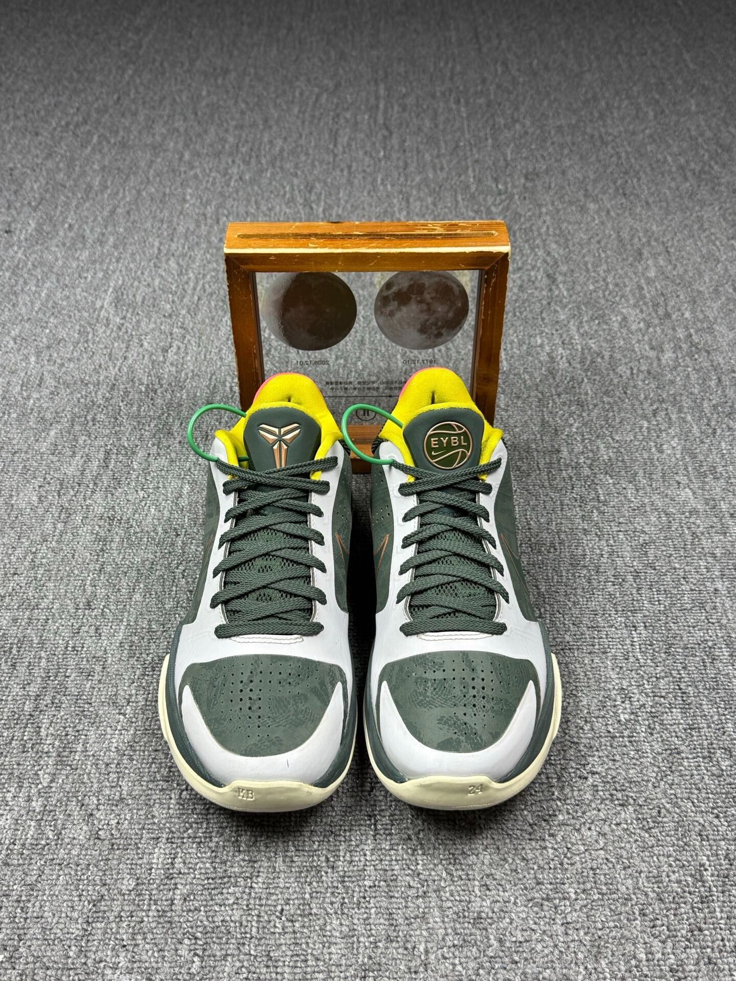Nike Nike KOBE5 Green Lowtop Sneakers 9 Men Size US 9 / EU 42 - 4 Thumbnail