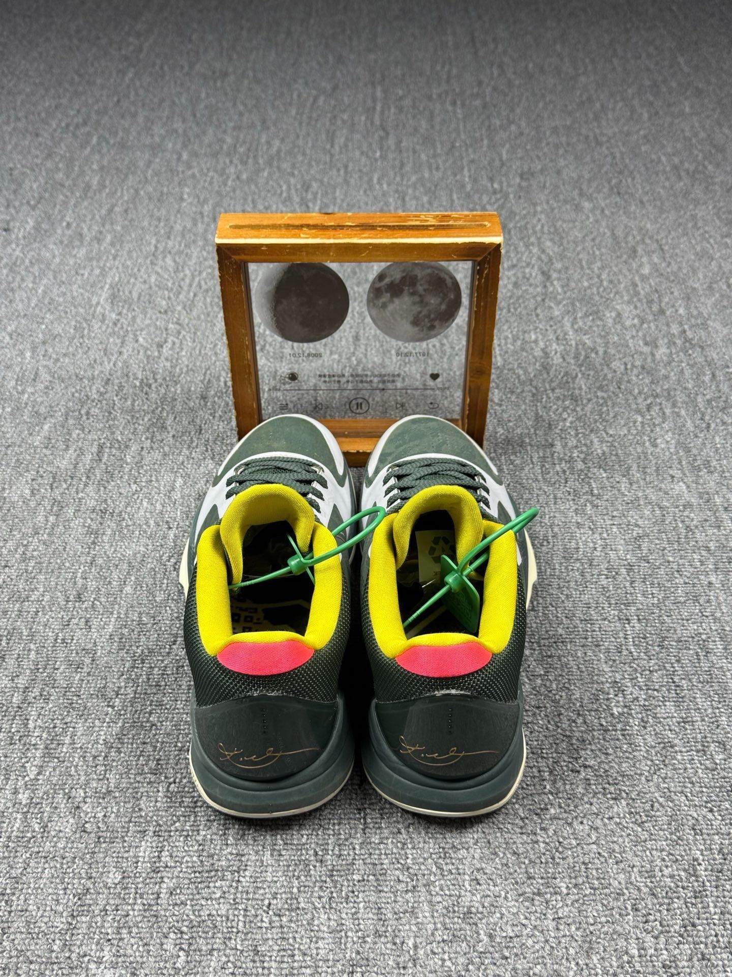 Nike Nike KOBE5 Green Lowtop Sneakers 9 Men Size US 9 / EU 42 - 5 Thumbnail