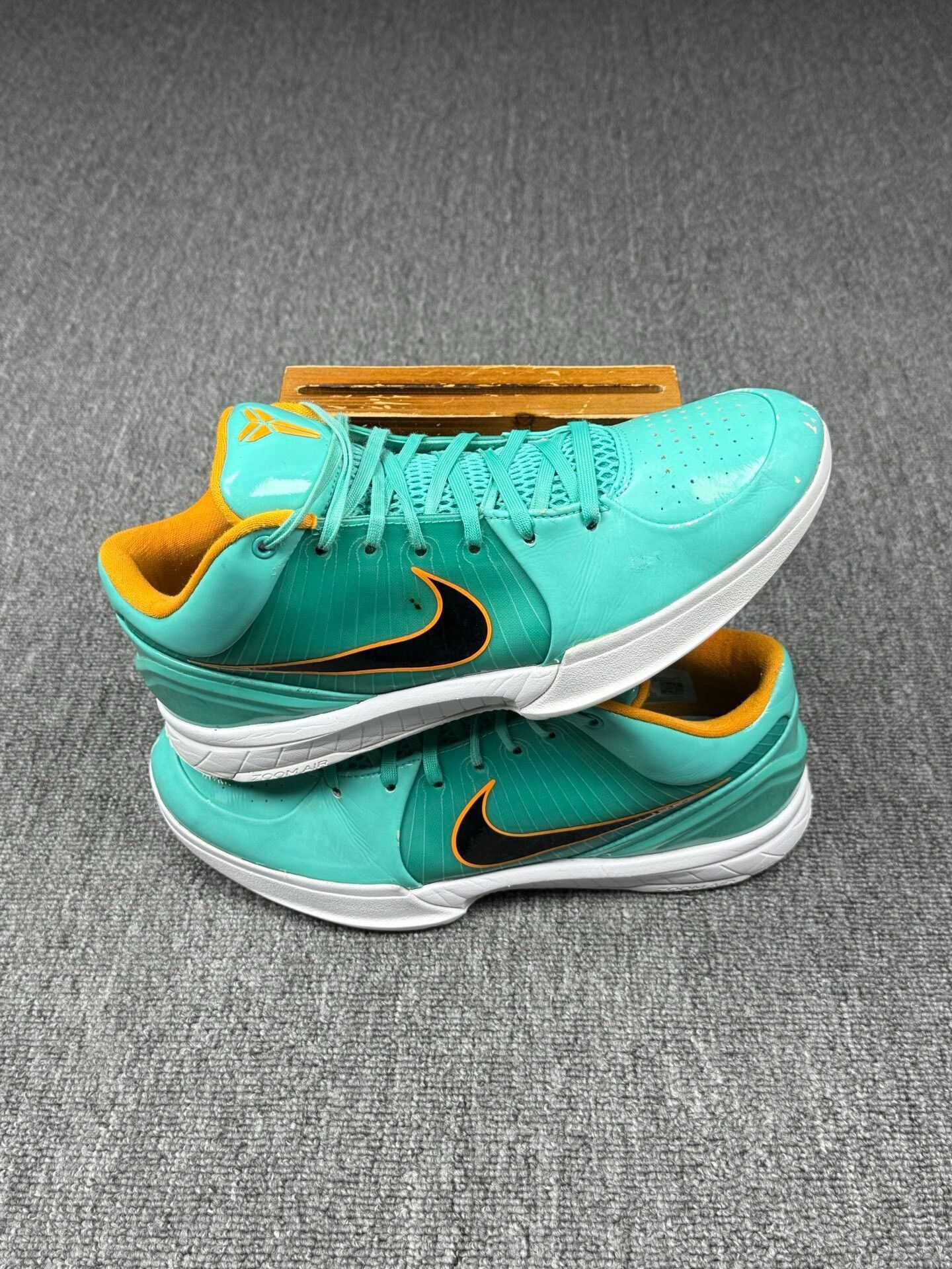 Nike Nike KOBE4 Blue Lowtop Sneakers 11 Men Size US 11 / EU 44 - 2 Thumbnail