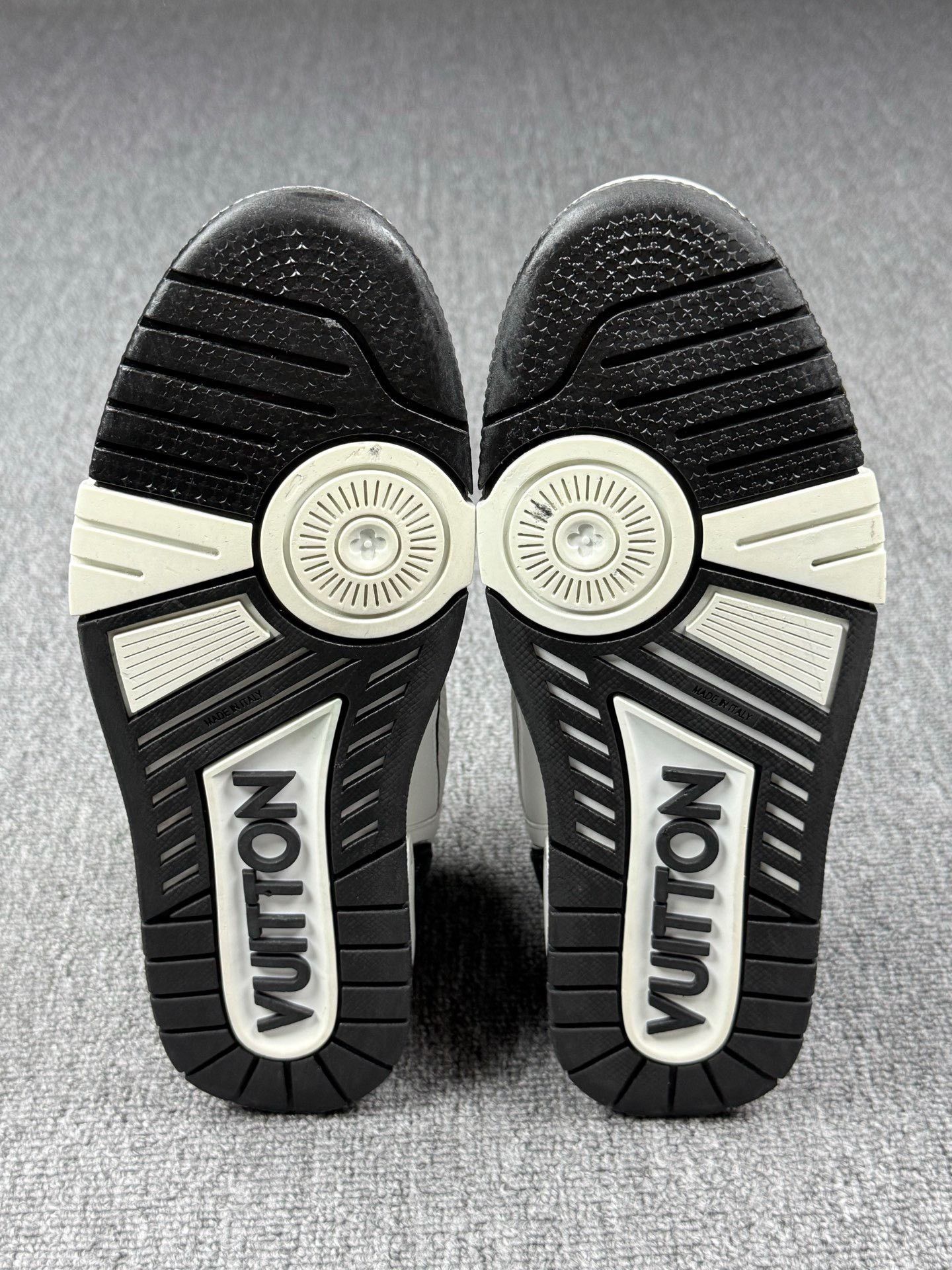 Louis Vuitton Louis Vuitton Training Black Lowtop Sneakers 9 Men Size US 9 / EU 42 - 6 Thumbnail