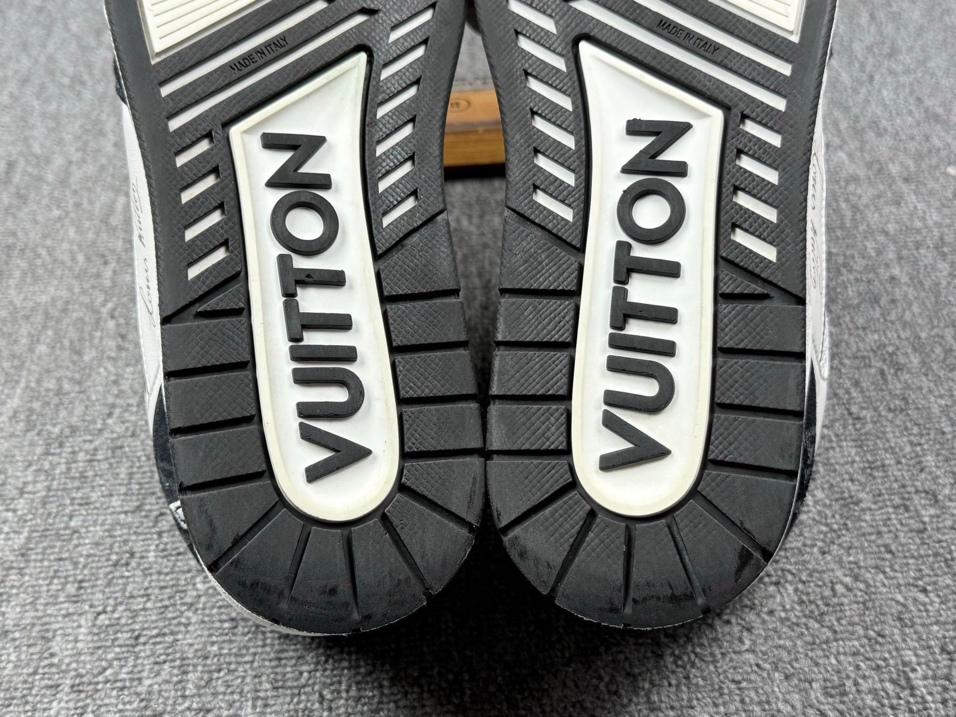 Louis Vuitton Louis Vuitton Training Black Lowtop Sneakers 9 Men Size US 9 / EU 42 - 8 Thumbnail