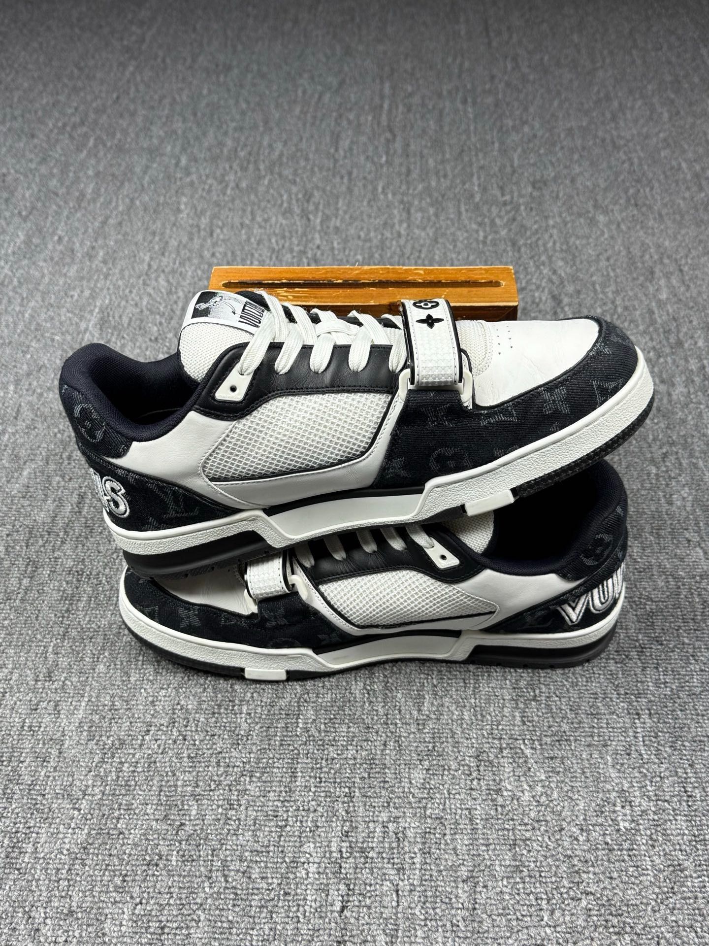 Louis Vuitton Louis Vuitton Training Black Lowtop Sneakers 9 Men Size US 9 / EU 42 - 4 Thumbnail