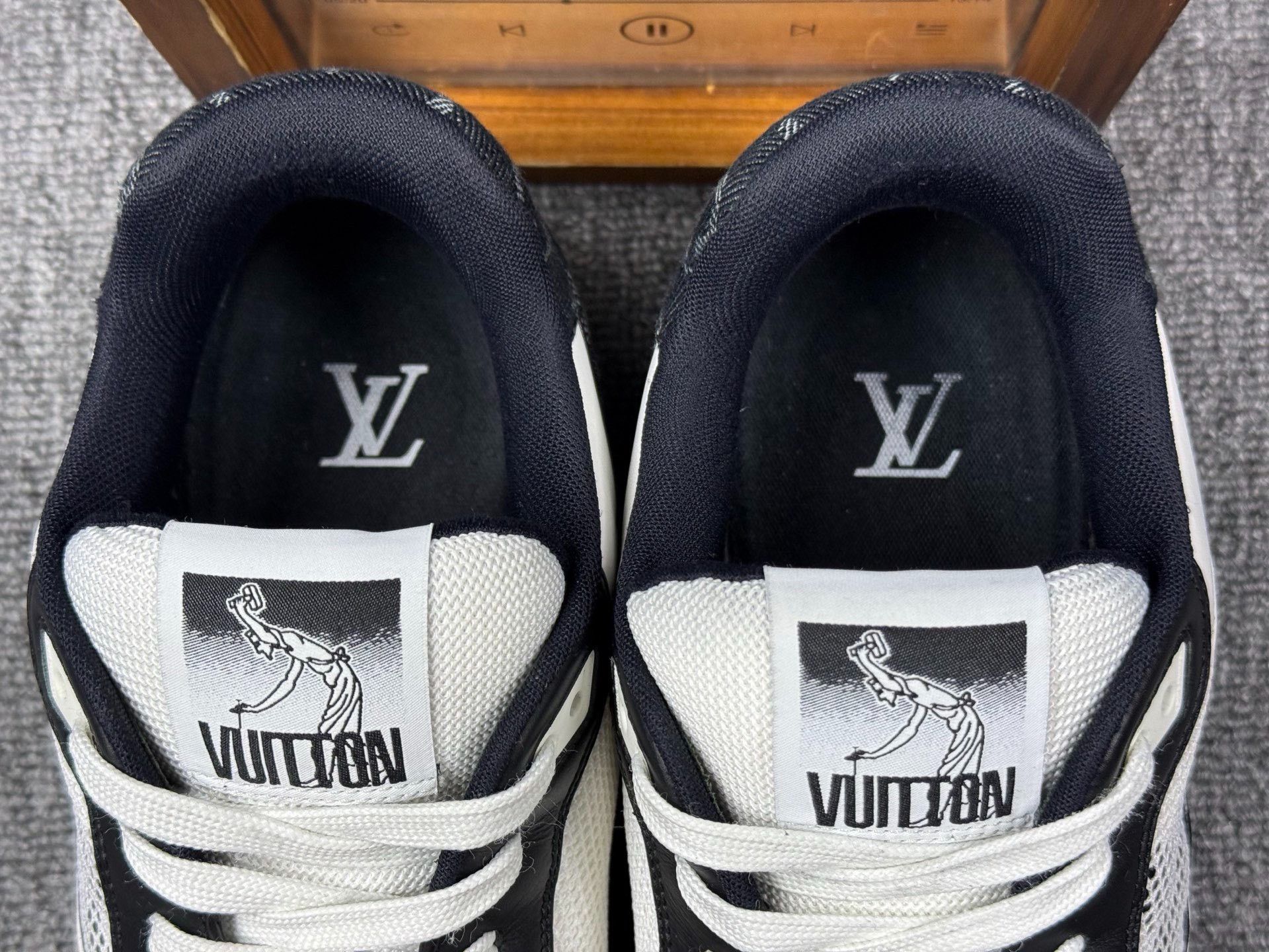 Louis Vuitton Louis Vuitton Training Black Lowtop Sneakers 9 Men Size US 9 / EU 42 - 9 Thumbnail