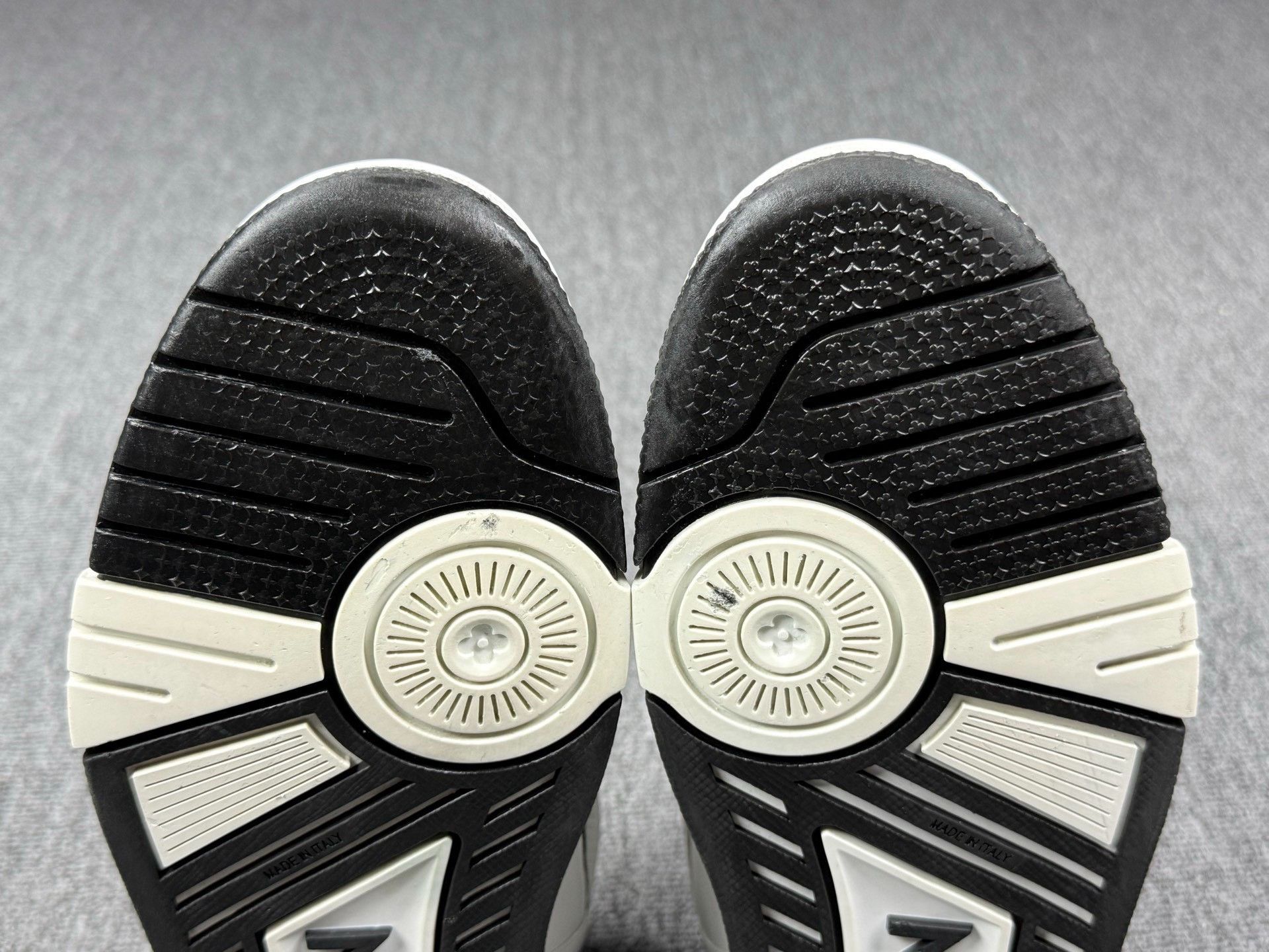 Louis Vuitton Louis Vuitton Training Black Lowtop Sneakers 9 Men Size US 9 / EU 42 - 7 Thumbnail