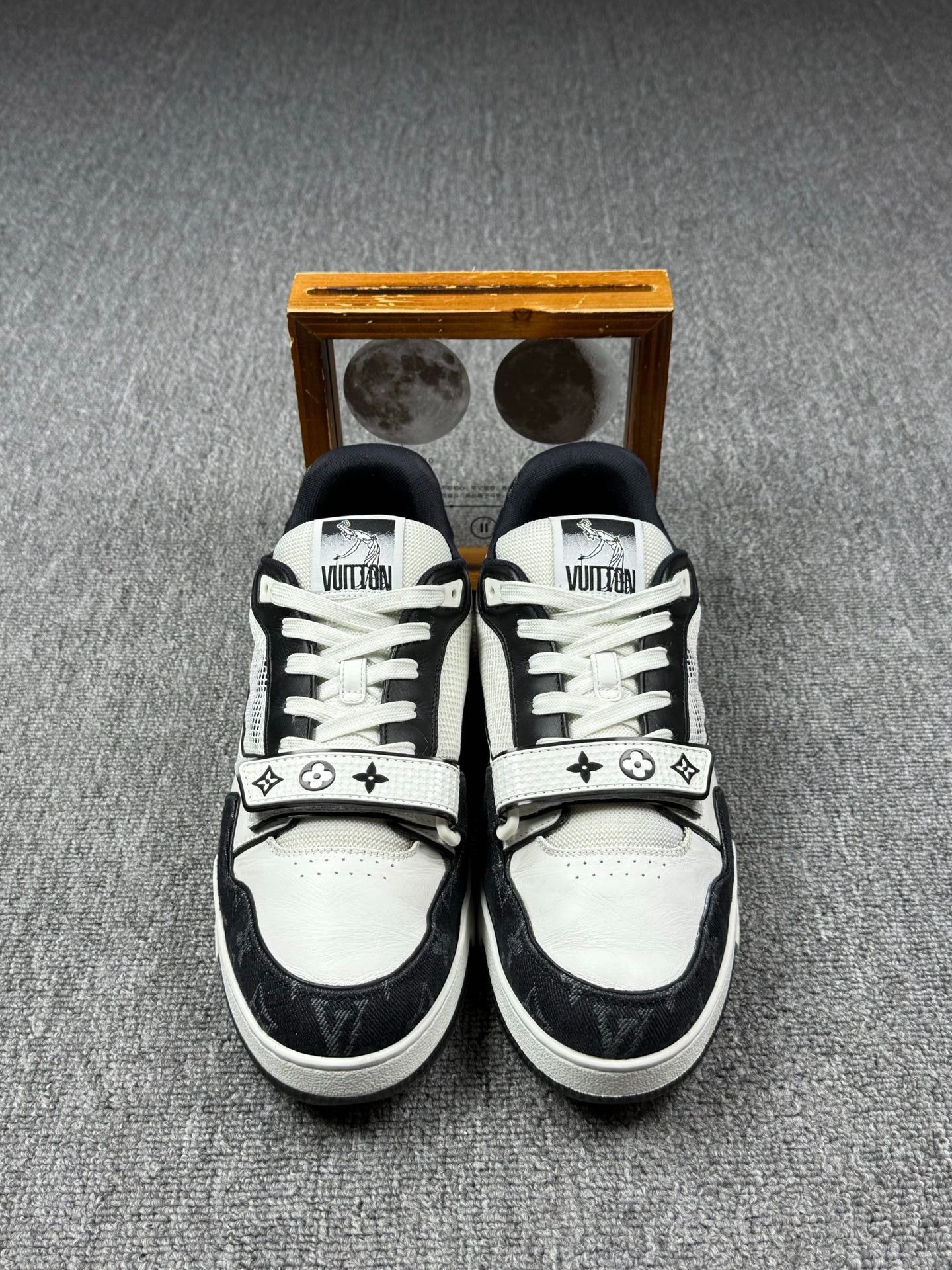 Louis Vuitton Louis Vuitton Training Black Lowtop Sneakers 9 Men Size US 9 / EU 42 - 3 Thumbnail