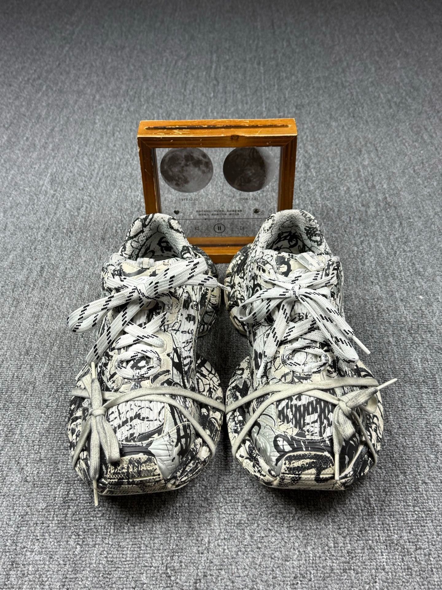 Balenciaga Balenciaga Graphic Black Lowtop Sneakers 12 Men Size US 12 / EU 45 - 4 Thumbnail
