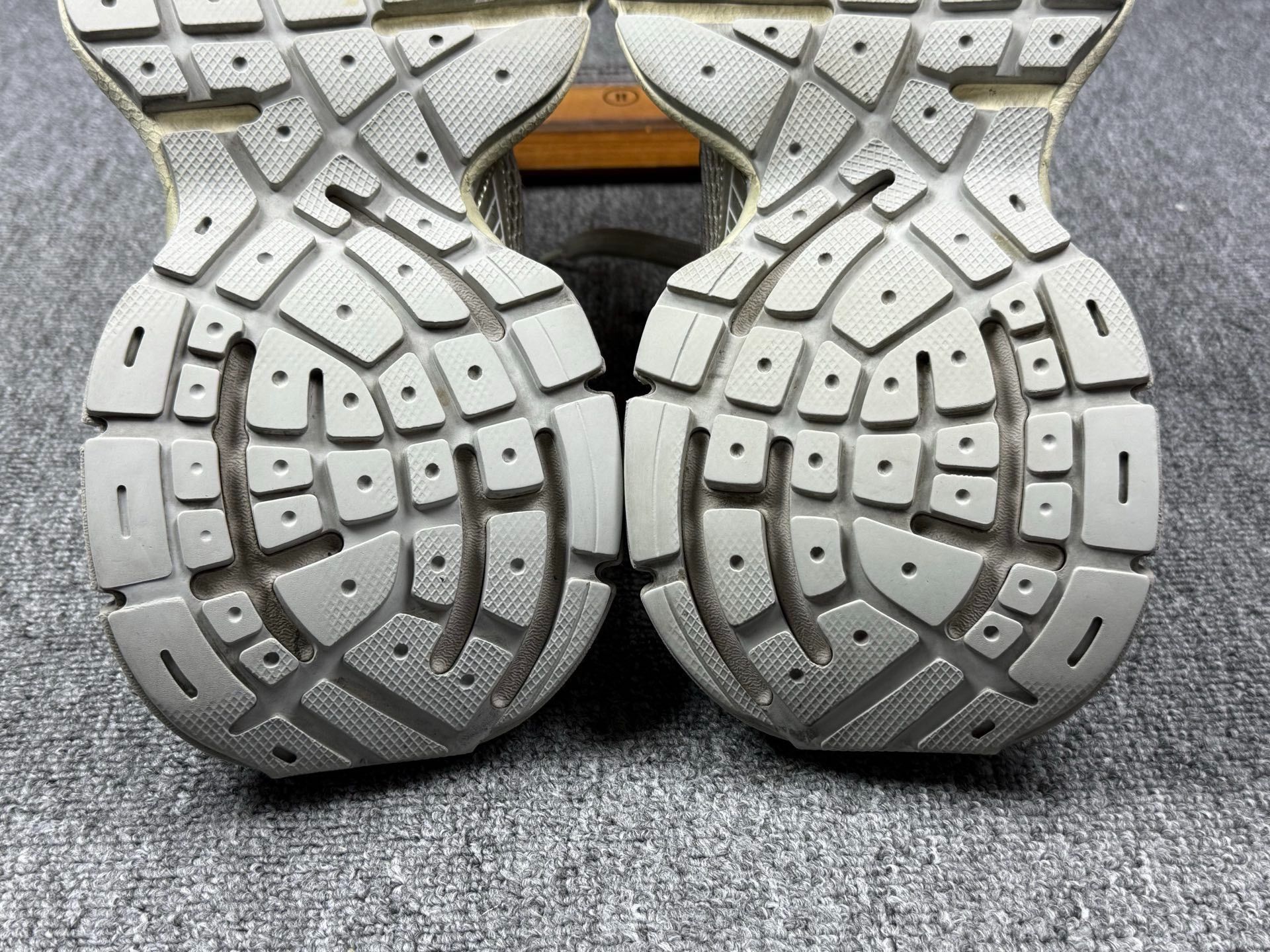 Balenciaga Balenciaga Multi Lowtop Sneakers 10 Men Size US 10 / EU 43 - 8 Thumbnail