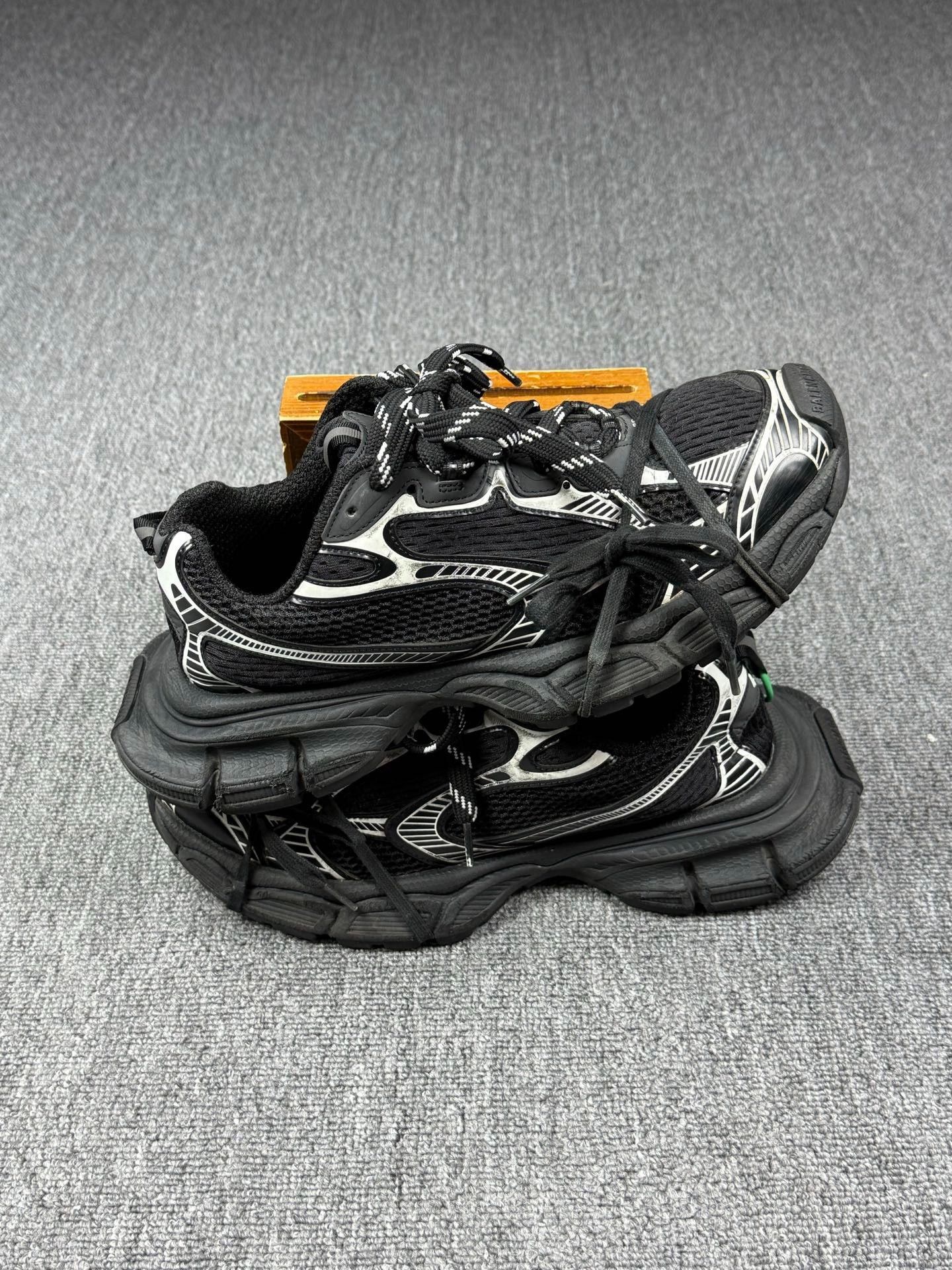 Balenciaga Balenciaga Black Lowtop Sneakers 10 Men Size US 10 / EU 43 - 2 Thumbnail
