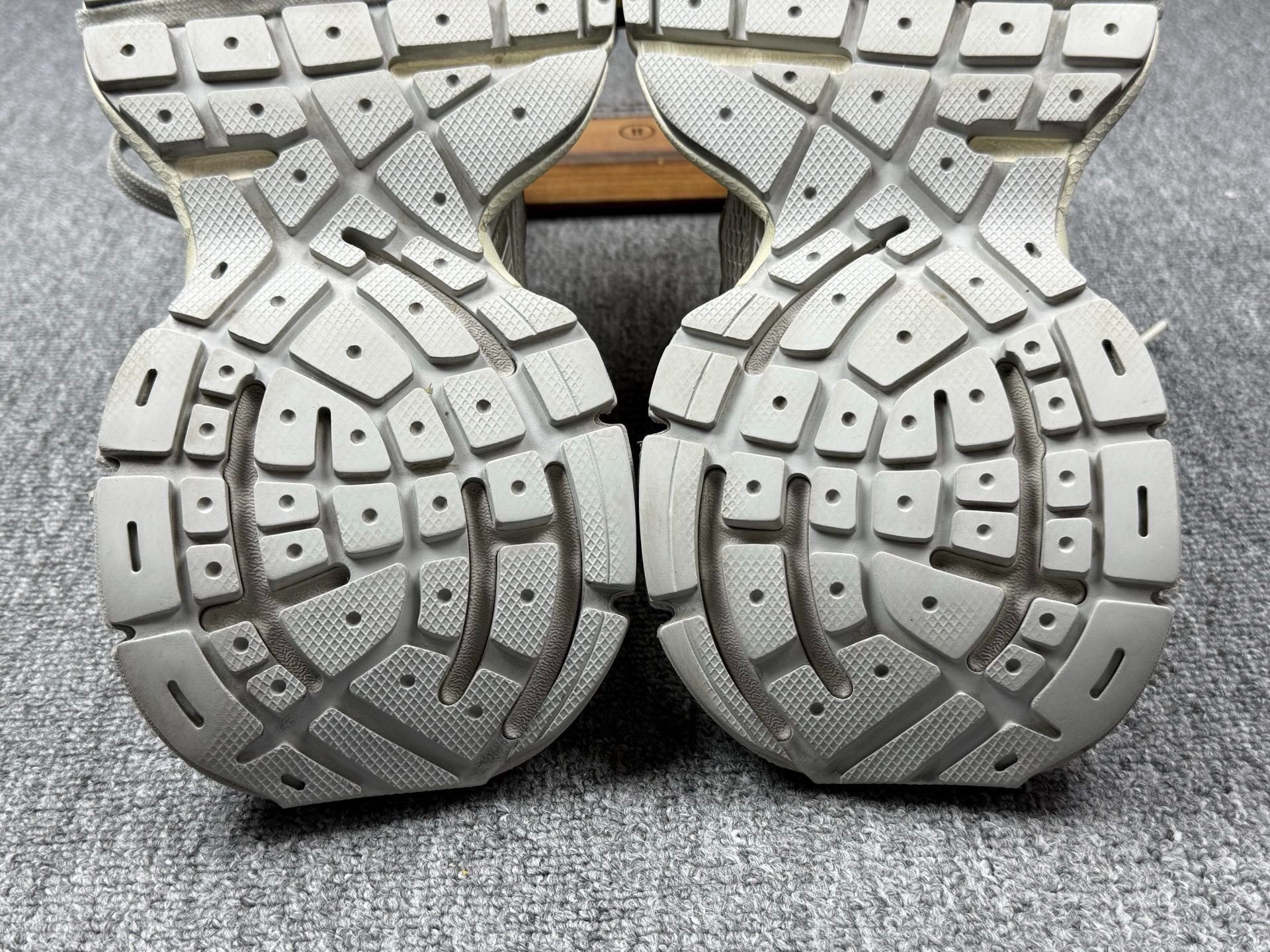 Balenciaga Balenciaga Multi Lowtop Sneakers 8 Men Size US 8 / EU 41 - 8 Thumbnail