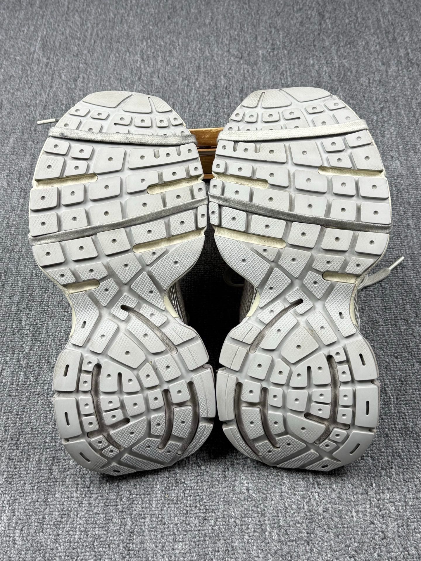 Balenciaga Balenciaga Multi Lowtop Sneakers 8 Men Size US 8 / EU 41 - 5 Thumbnail