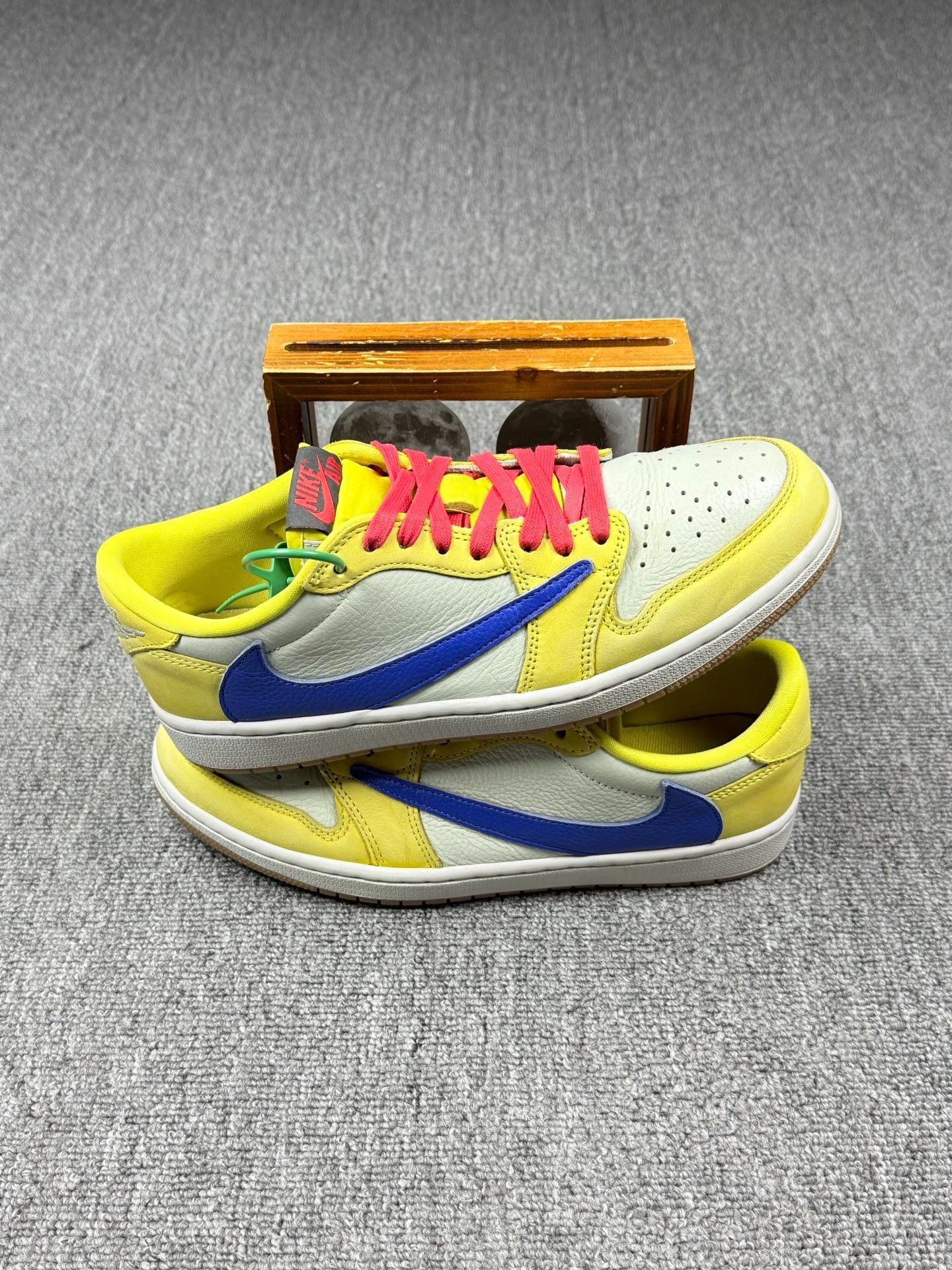 Nike Nike AJ1 Gold Lowtop Sneakers 9 Men Size US 9 / EU 42 - 2 Thumbnail