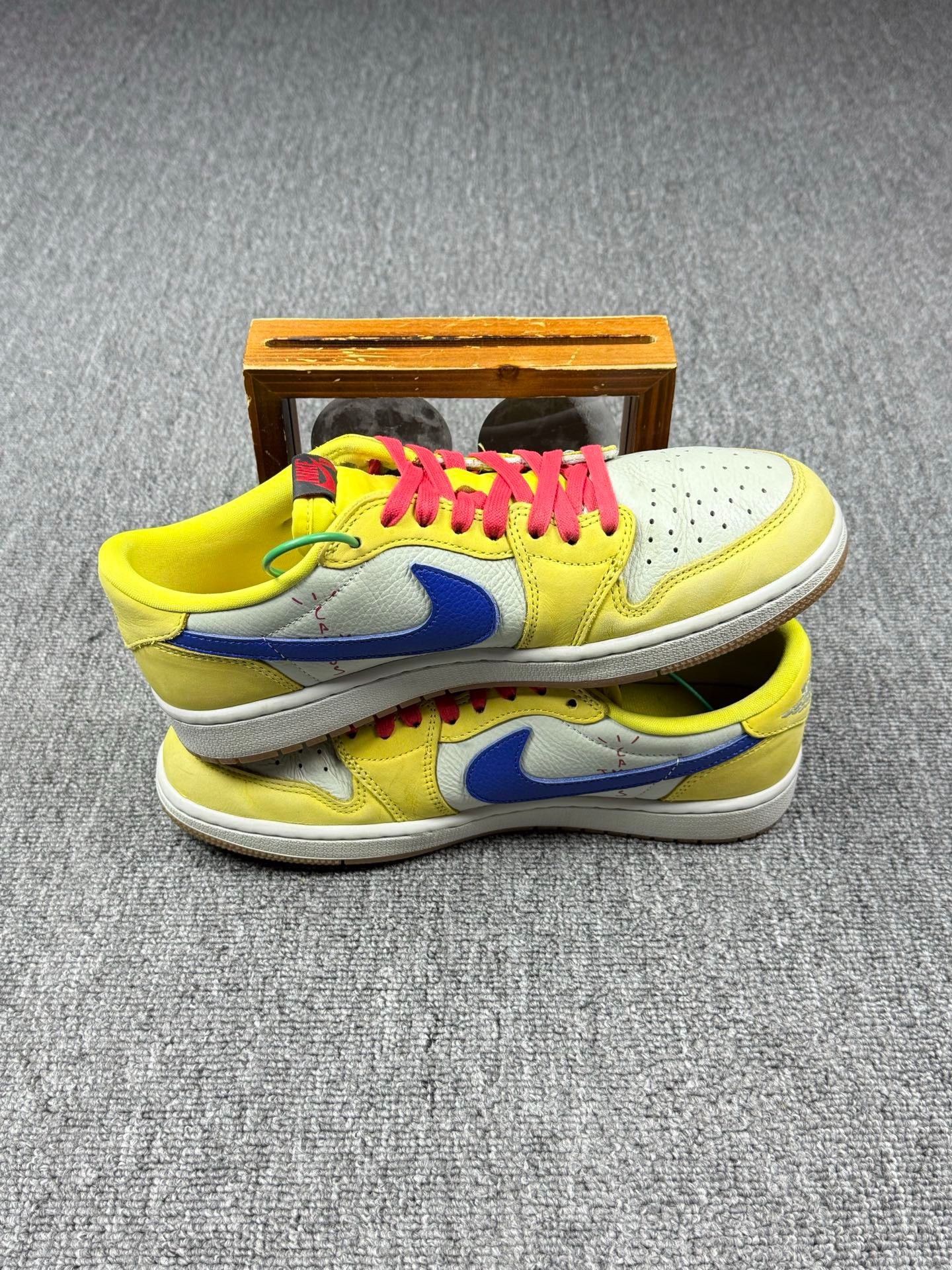 Nike Nike AJ1 Gold Lowtop Sneakers 9 Men Size US 9 / EU 42 - 3 Thumbnail
