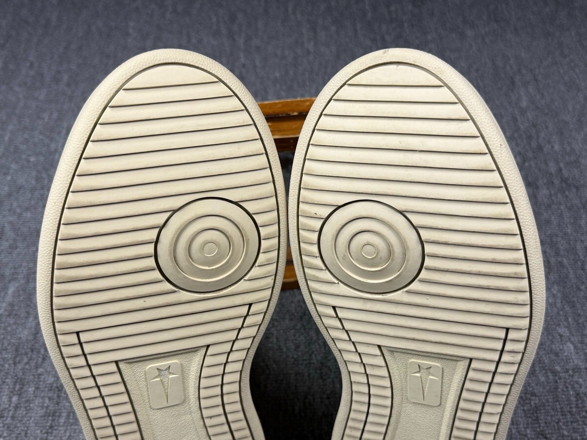 Rick Owens Rick Owens White Lowtop Sneakers 10 Men Size US 10 / EU 43 - 7 Thumbnail