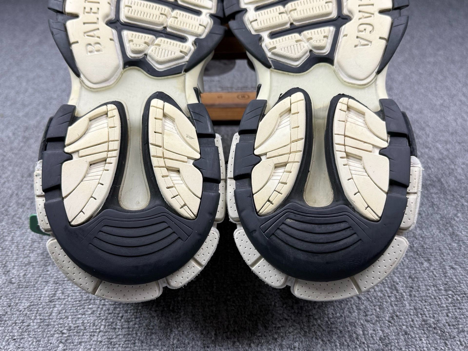 Balenciaga Balenciaga Multi Lowtop Sneakers 9 Men Size US 9 / EU 42 - 8 Thumbnail