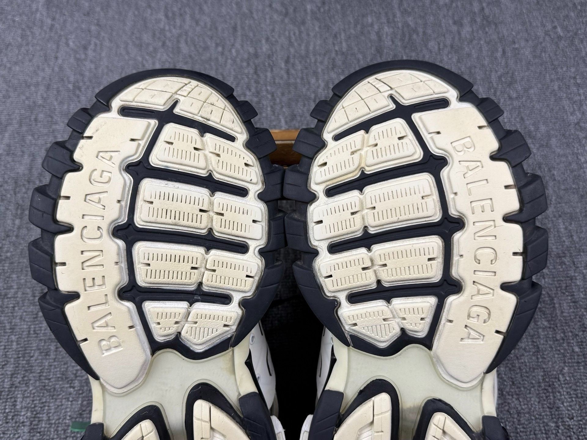 Balenciaga Balenciaga Multi Lowtop Sneakers 9 Men Size US 9 / EU 42 - 7 Thumbnail